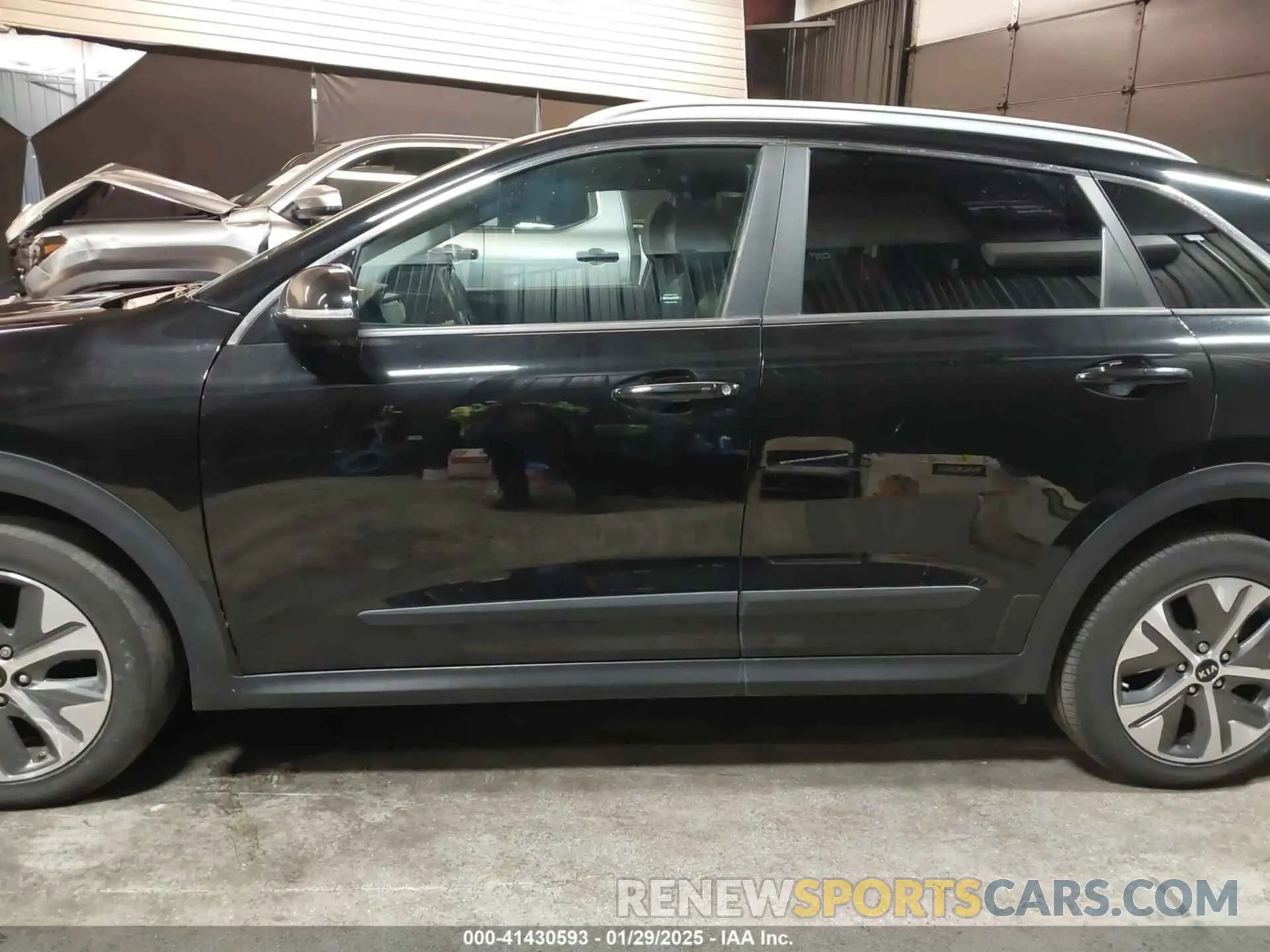 14 Photograph of a damaged car KNDCE3LG3L5073735 KIA NIRO EV 2020