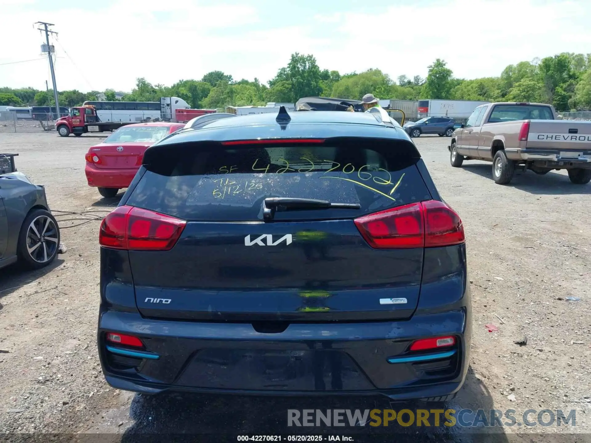 17 Photograph of a damaged car KNDCC3LG0N5121880 KIA NIRO EV 2022