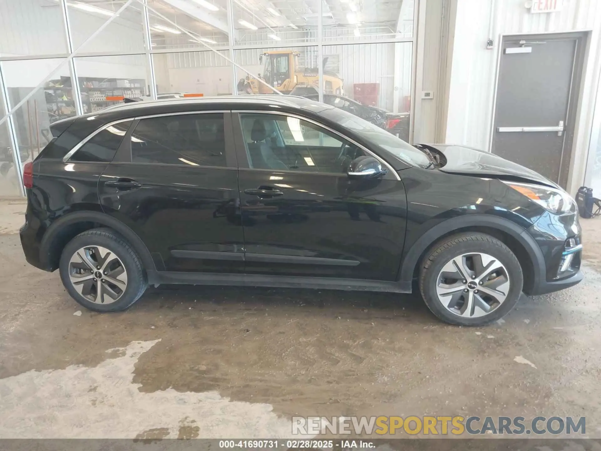 14 Photograph of a damaged car KNDCC3LG3N5116754 KIA NIRO EV 2022