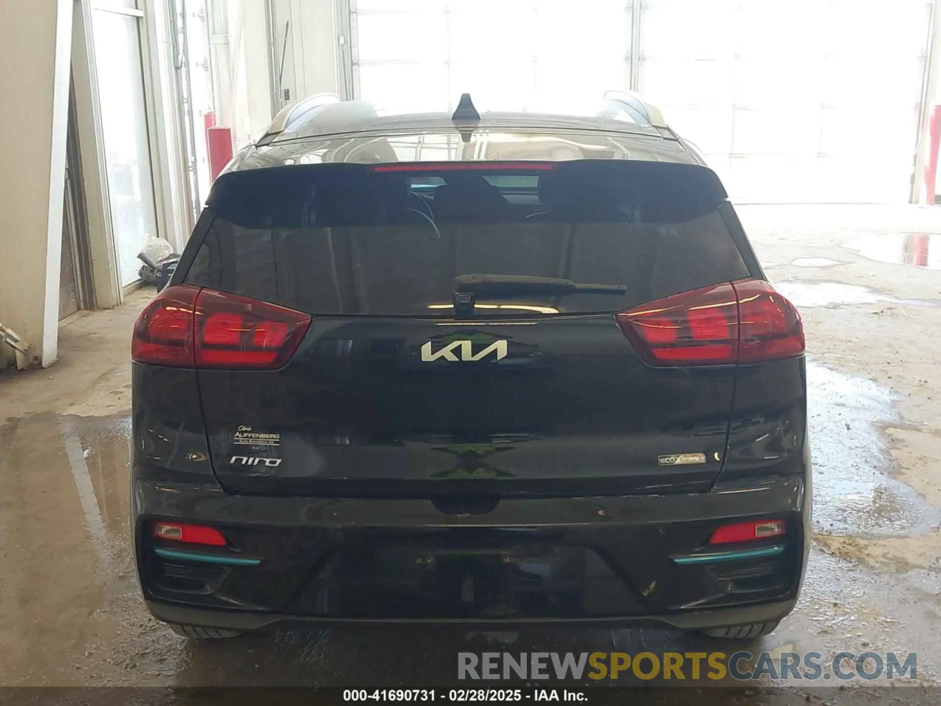 17 Photograph of a damaged car KNDCC3LG3N5116754 KIA NIRO EV 2022