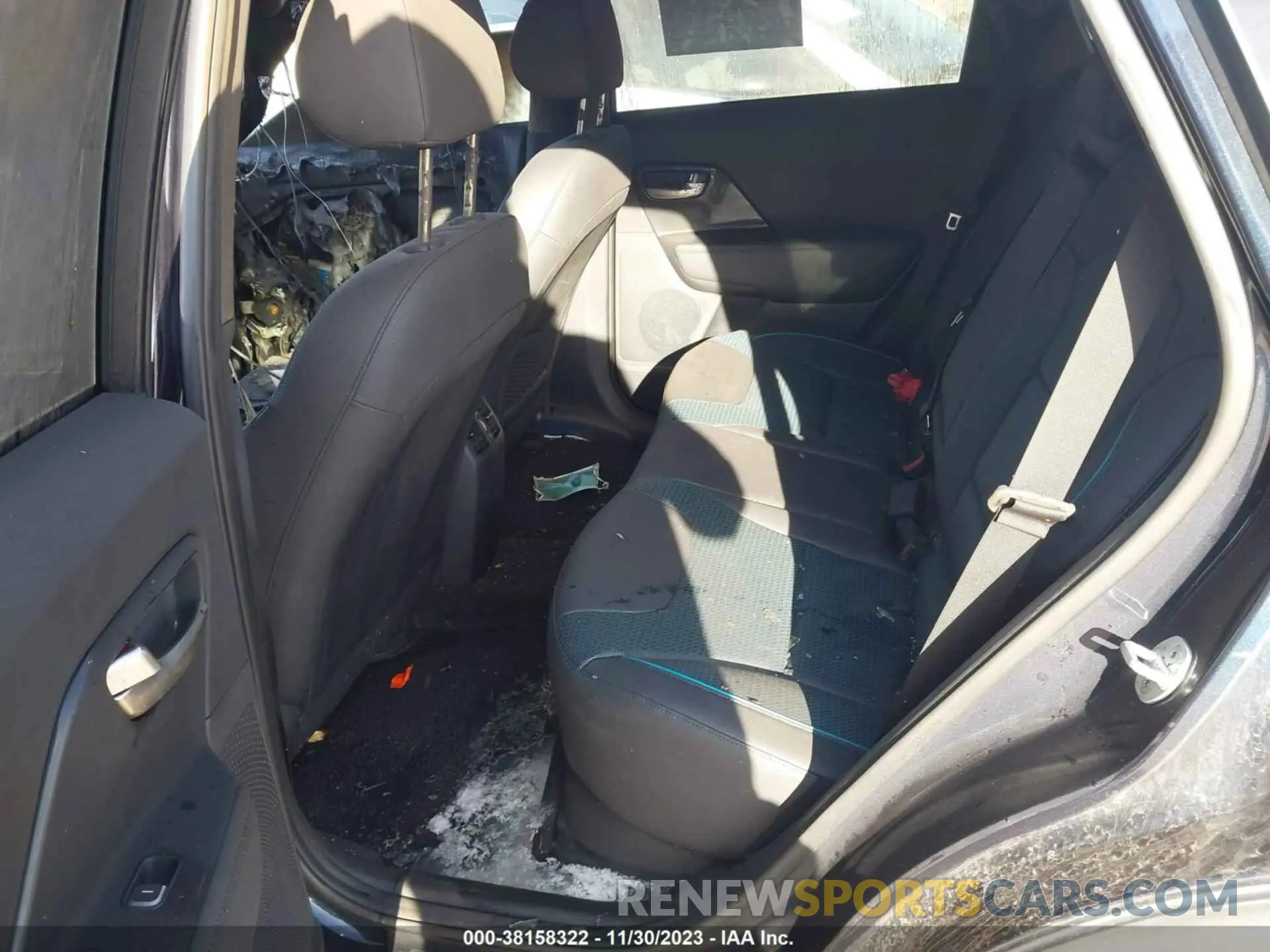 8 Photograph of a damaged car KNDCE3LG0N5144084 KIA NIRO EV 2022
