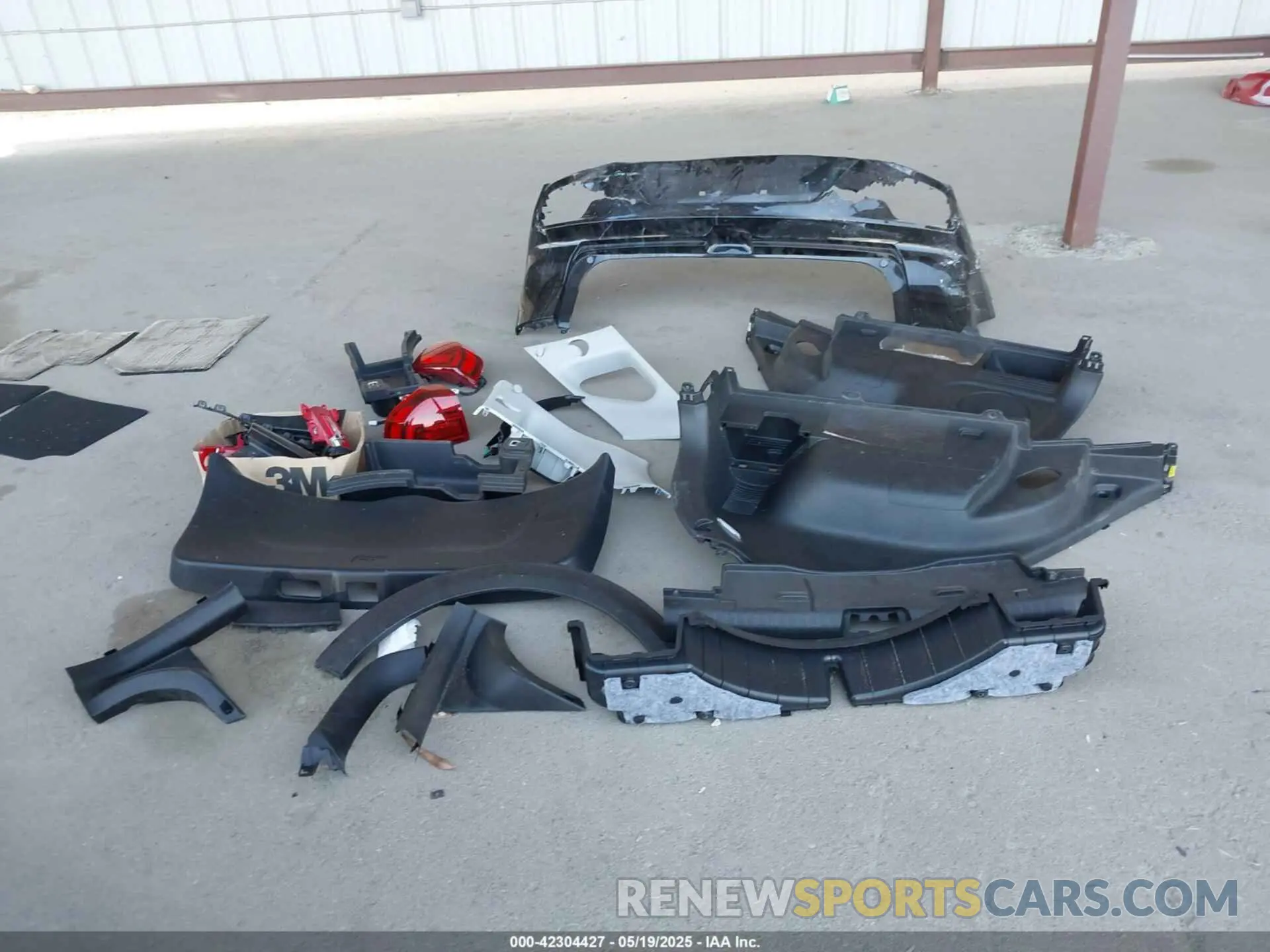 12 Photograph of a damaged car KNDCE3LG8N5134984 KIA NIRO EV 2022