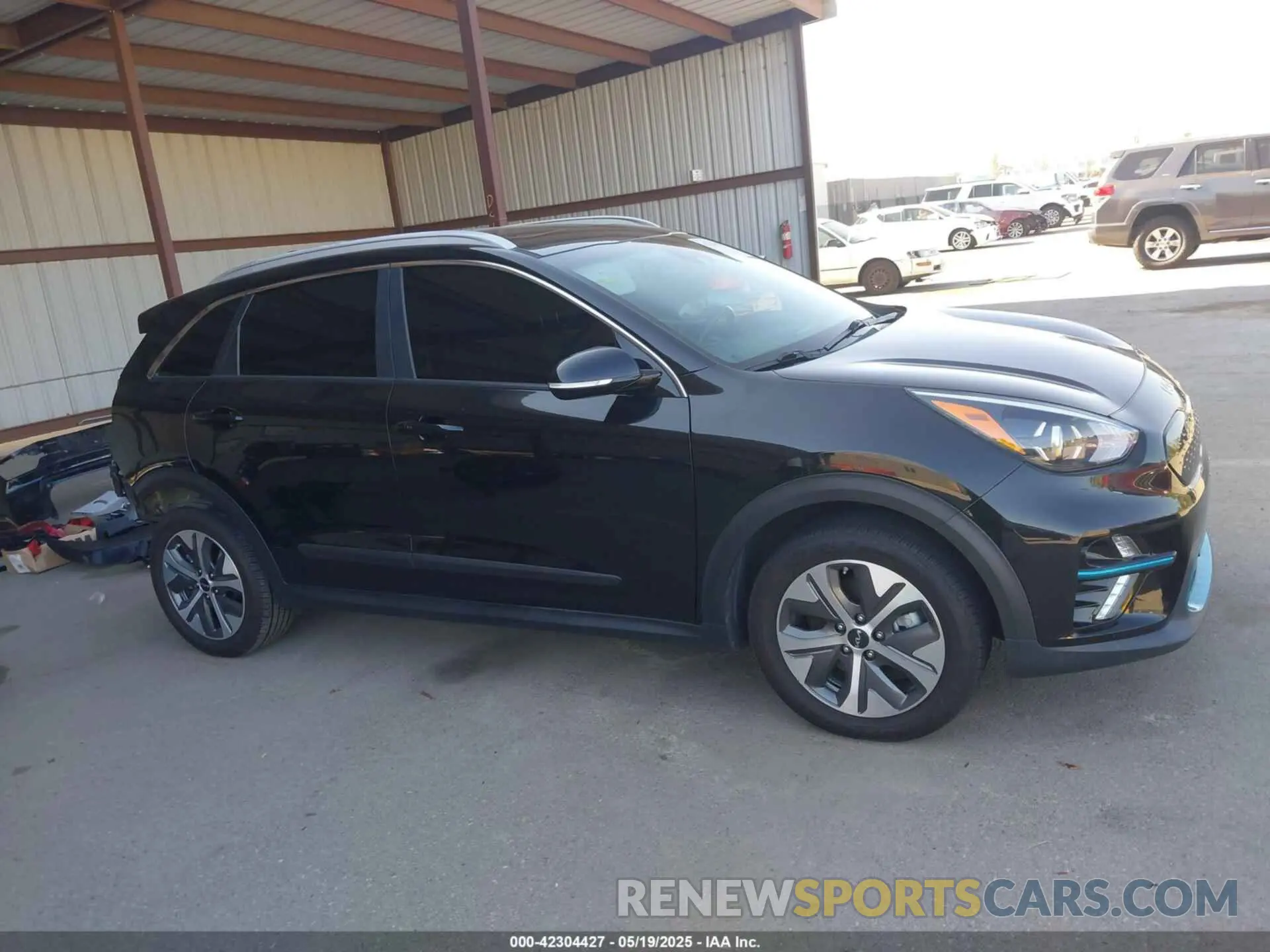 14 Photograph of a damaged car KNDCE3LG8N5134984 KIA NIRO EV 2022