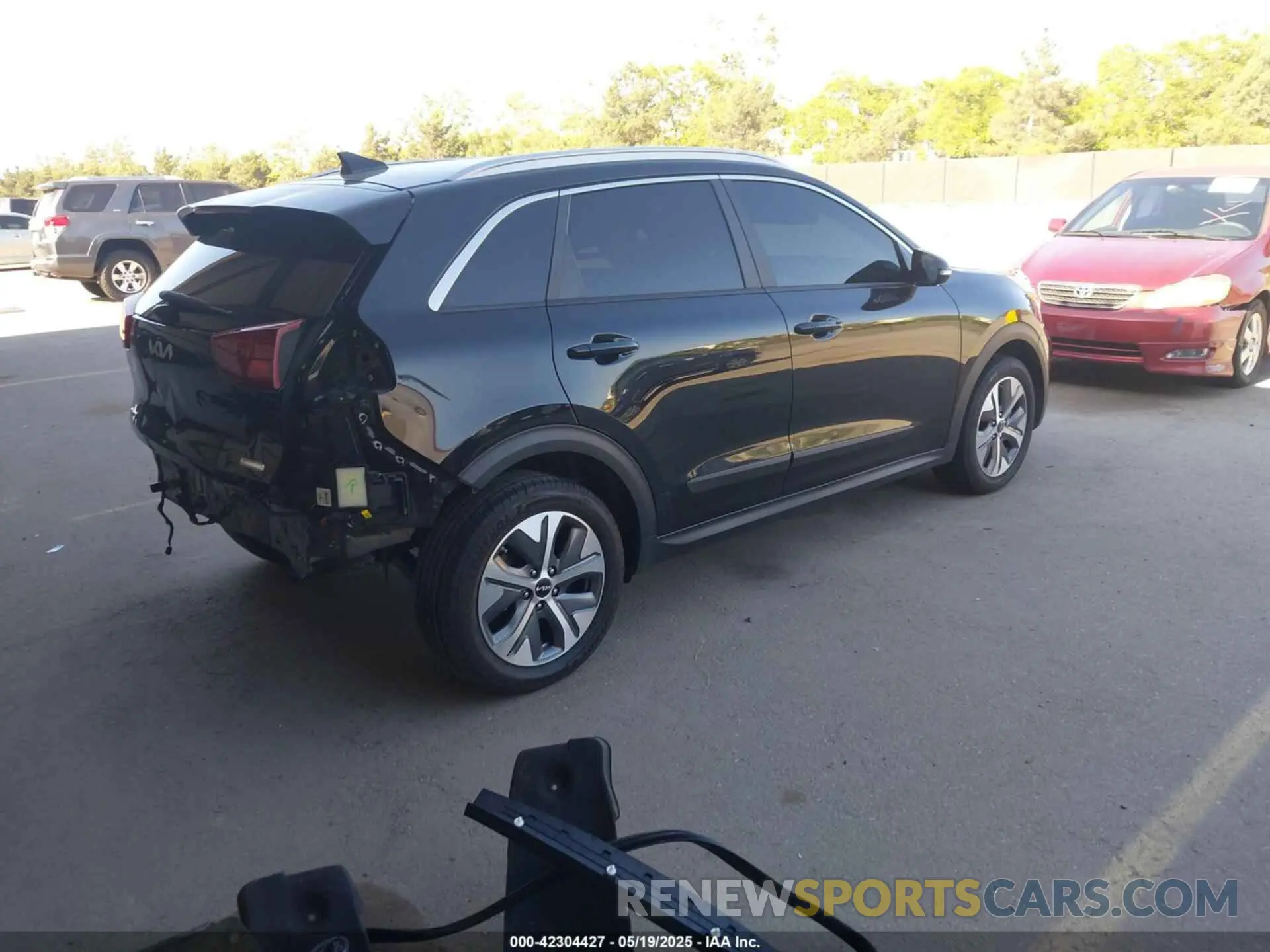 4 Photograph of a damaged car KNDCE3LG8N5134984 KIA NIRO EV 2022