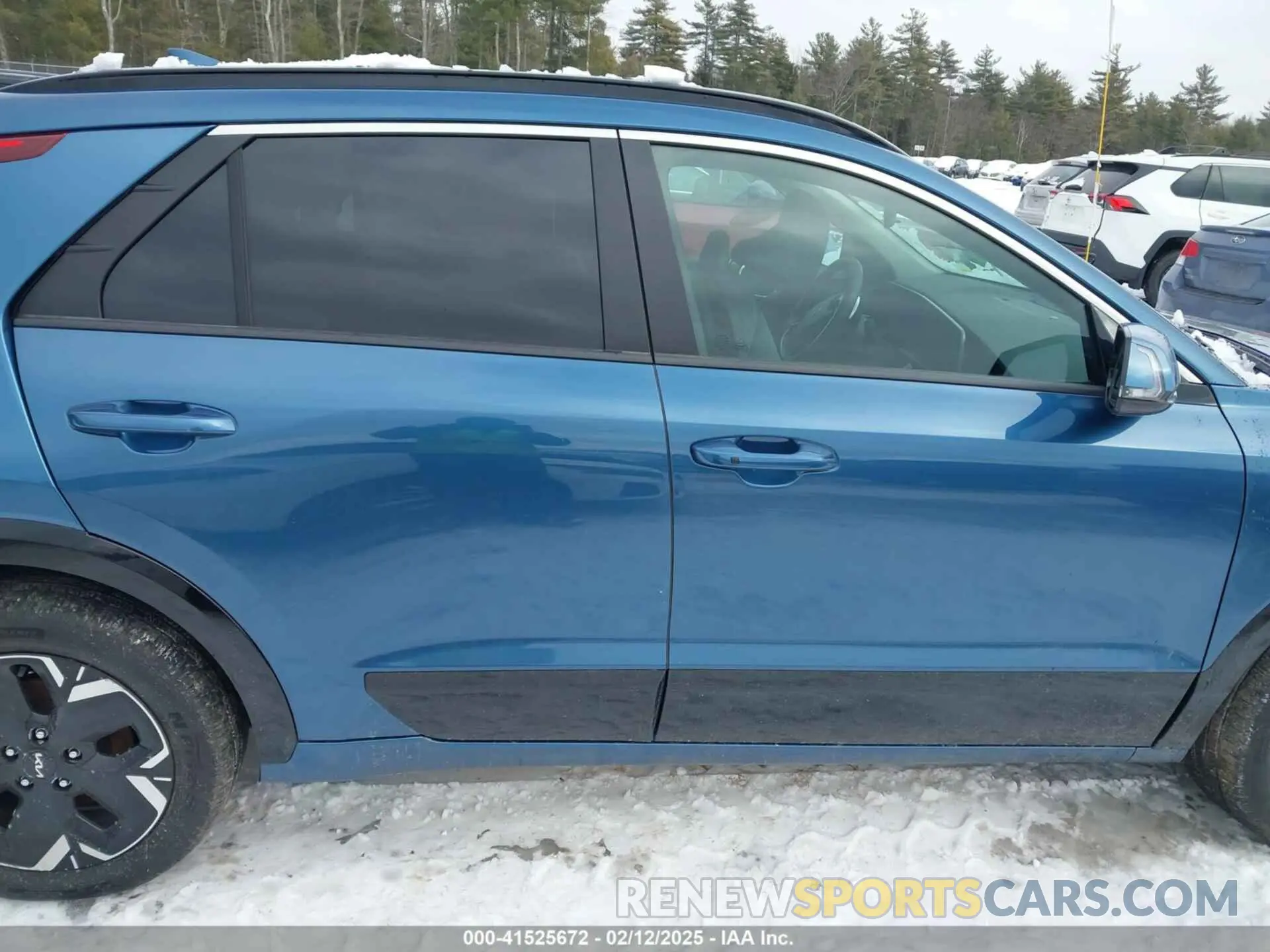 14 Photograph of a damaged car KNDCR3L15P5014997 KIA NIRO EV 2023