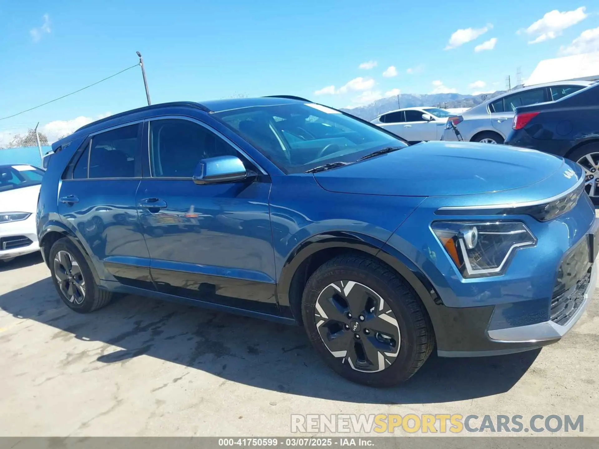 14 Photograph of a damaged car KNDCR3L19P5038753 KIA NIRO EV 2023