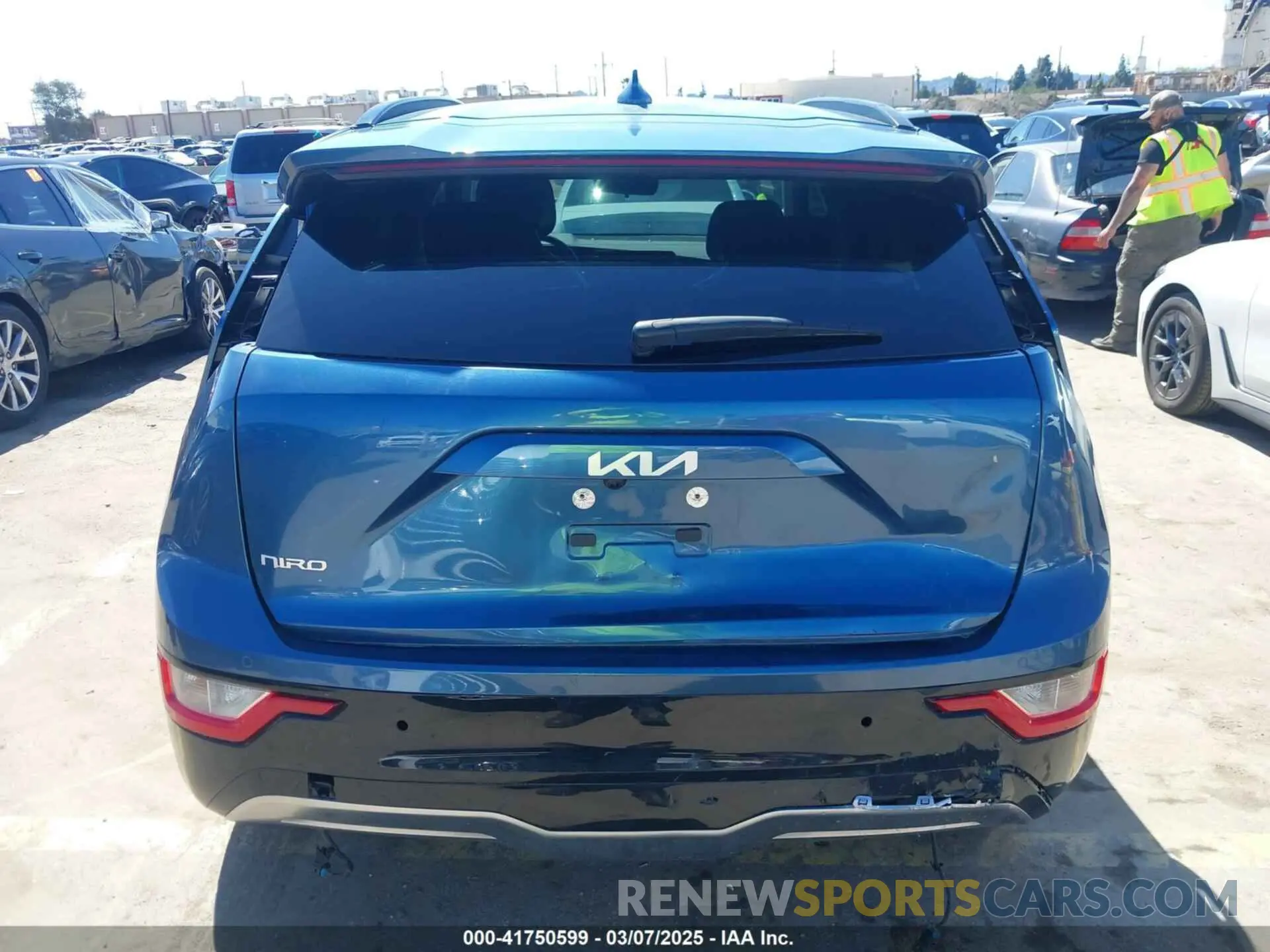 17 Photograph of a damaged car KNDCR3L19P5038753 KIA NIRO EV 2023