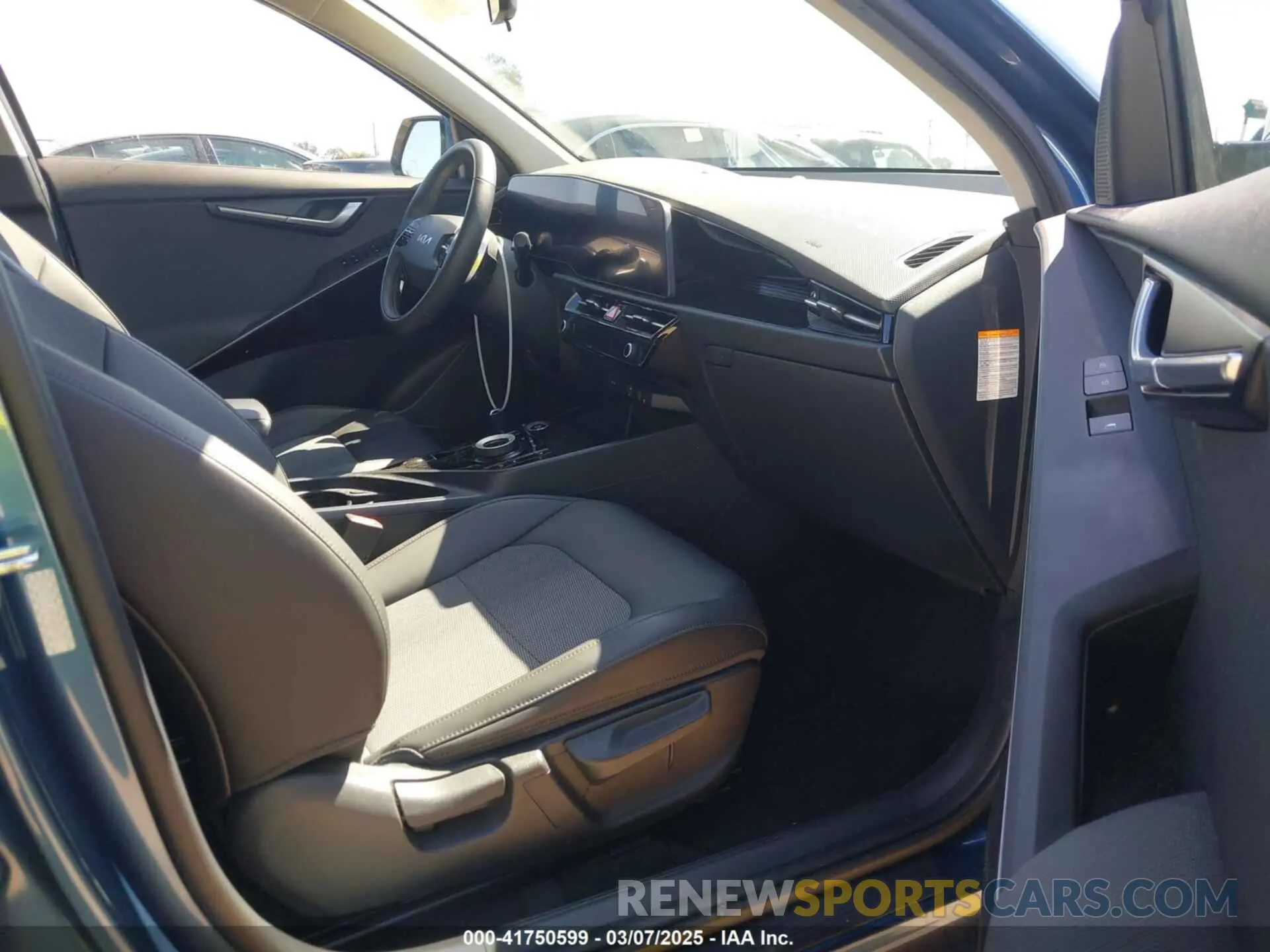 5 Photograph of a damaged car KNDCR3L19P5038753 KIA NIRO EV 2023
