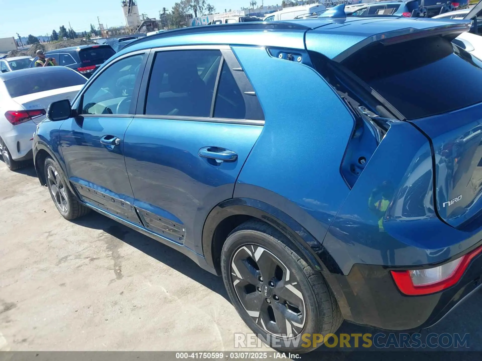 6 Photograph of a damaged car KNDCR3L19P5038753 KIA NIRO EV 2023