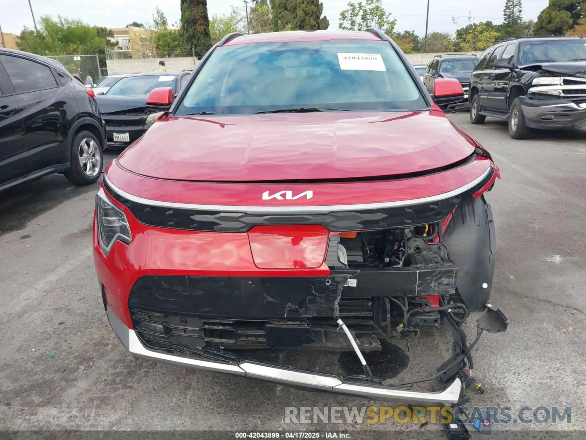 10 Photograph of a damaged car KNDCT3L15P5042588 KIA NIRO EV 2023
