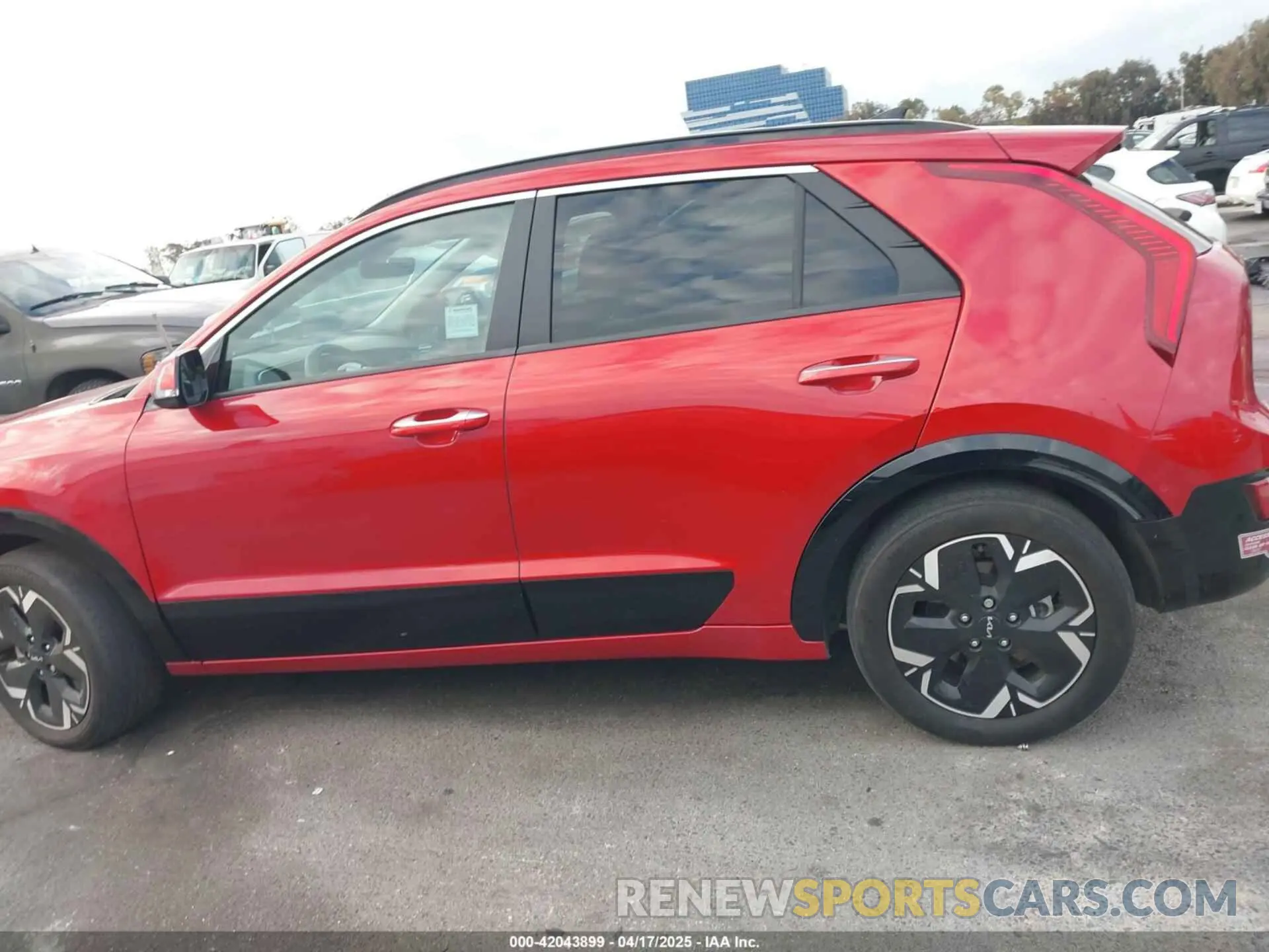 14 Photograph of a damaged car KNDCT3L15P5042588 KIA NIRO EV 2023