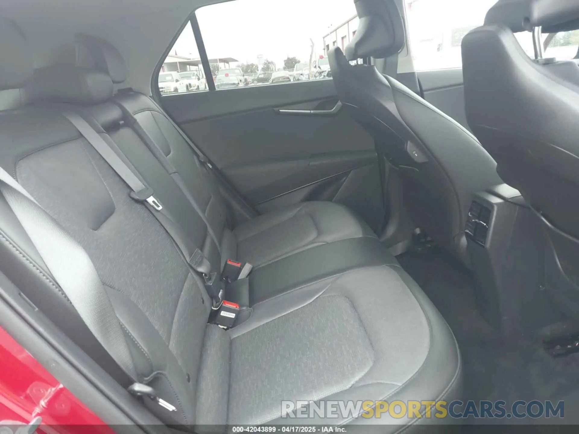 8 Photograph of a damaged car KNDCT3L15P5042588 KIA NIRO EV 2023