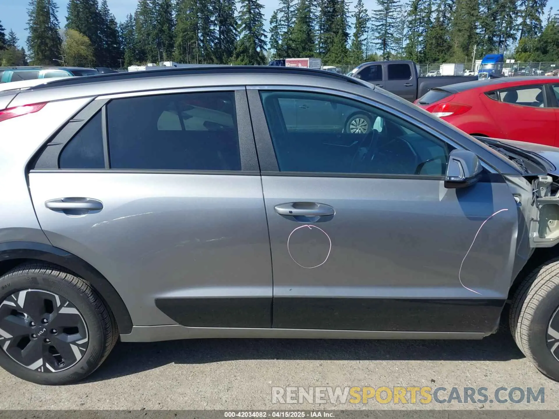 14 Photograph of a damaged car KNDCR3L11R5113948 KIA NIRO EV 2024