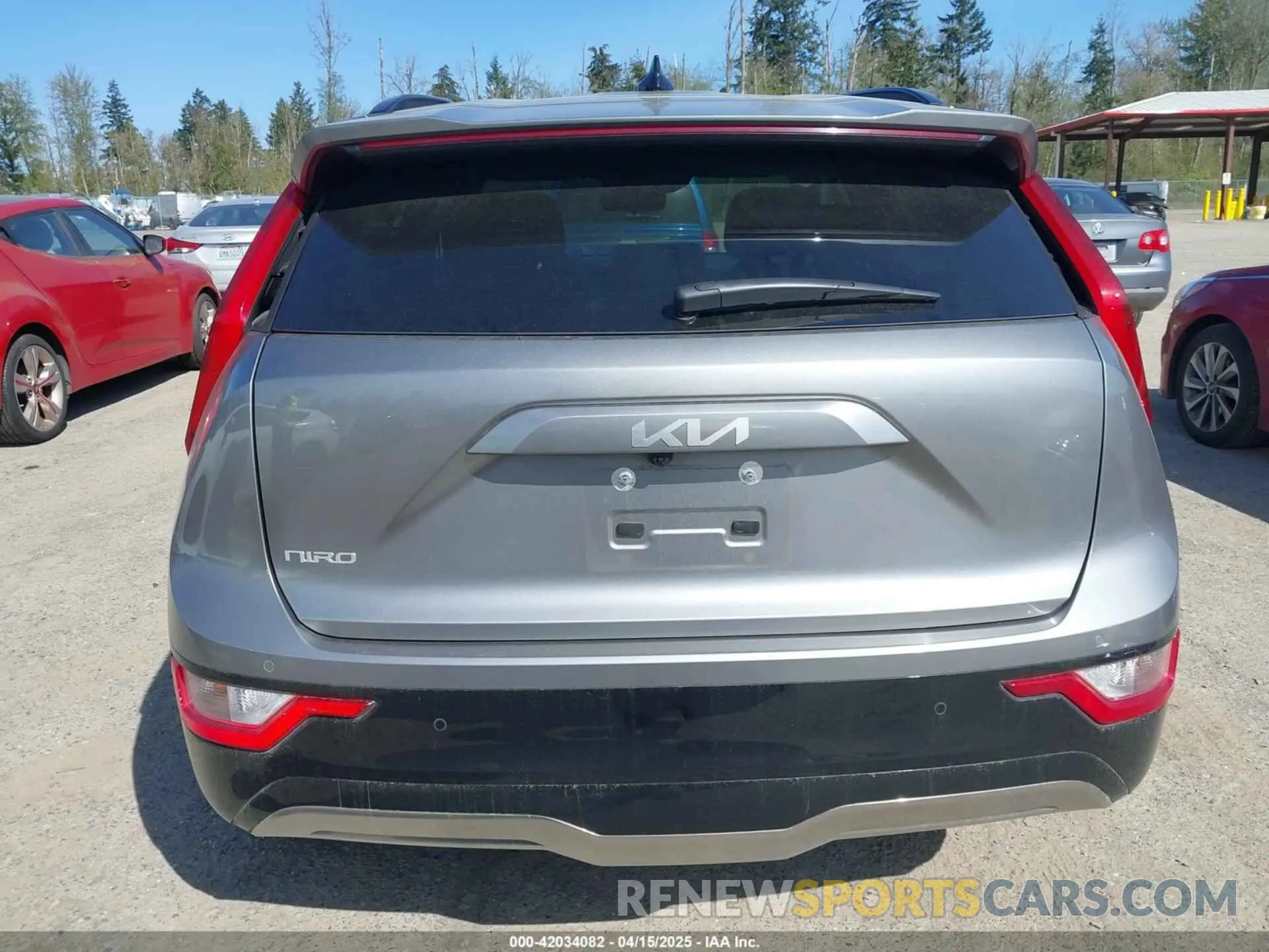 17 Photograph of a damaged car KNDCR3L11R5113948 KIA NIRO EV 2024