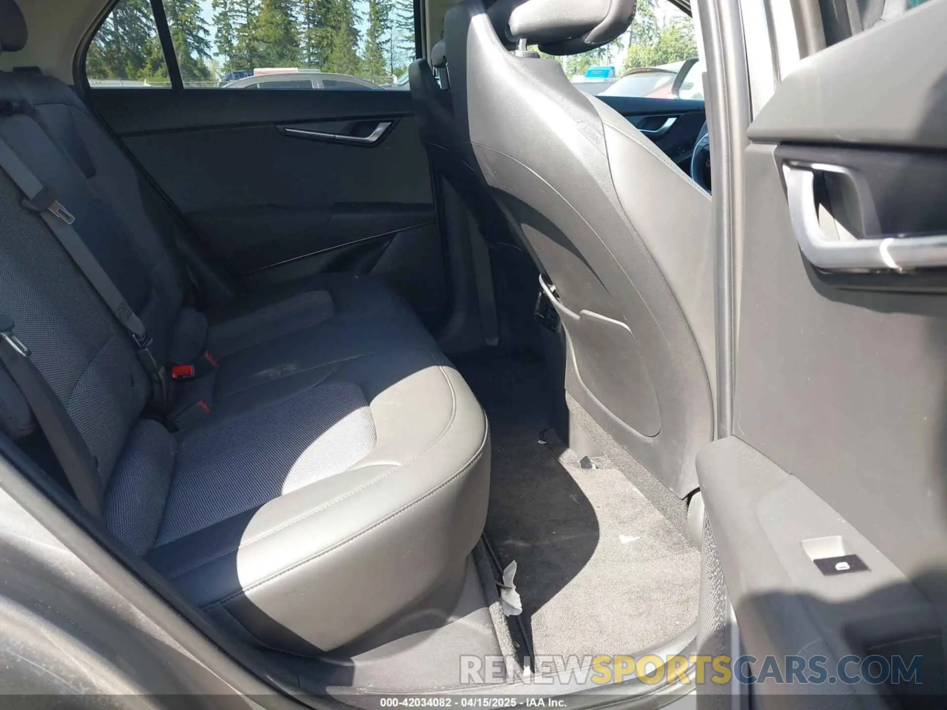8 Photograph of a damaged car KNDCR3L11R5113948 KIA NIRO EV 2024