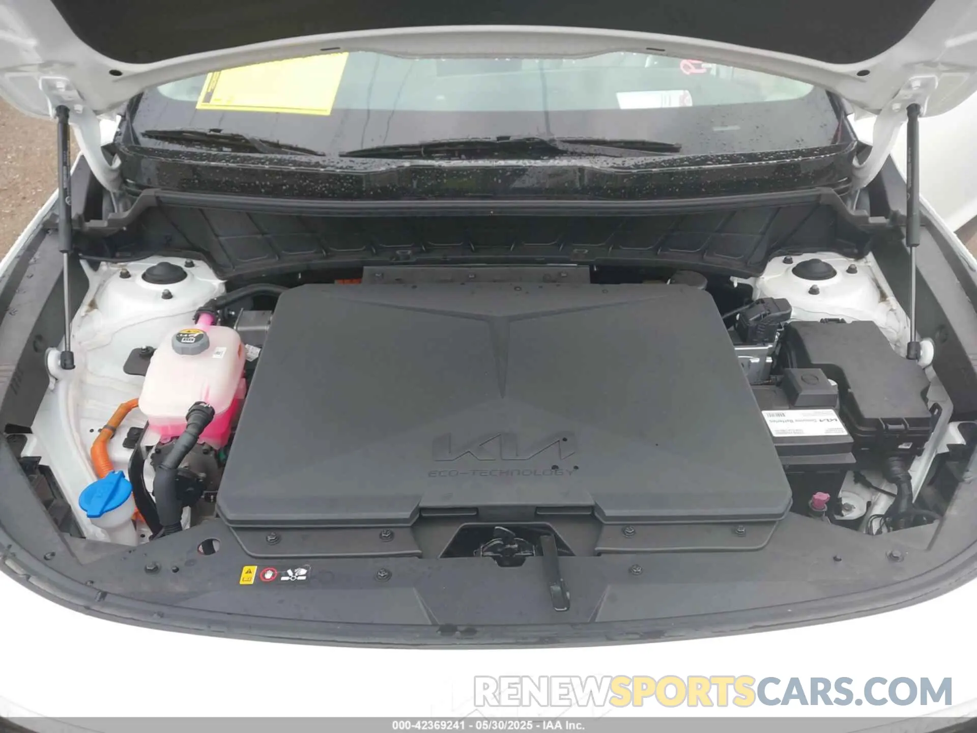 10 Photograph of a damaged car KNDCT3L18R5114581 KIA NIRO EV 2024