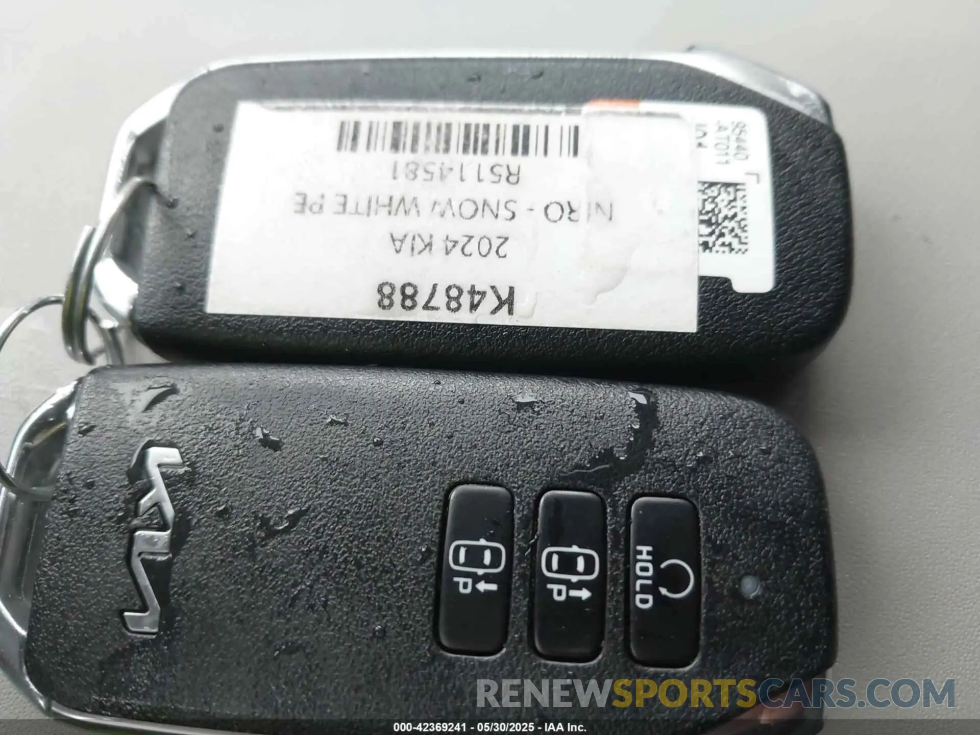11 Photograph of a damaged car KNDCT3L18R5114581 KIA NIRO EV 2024