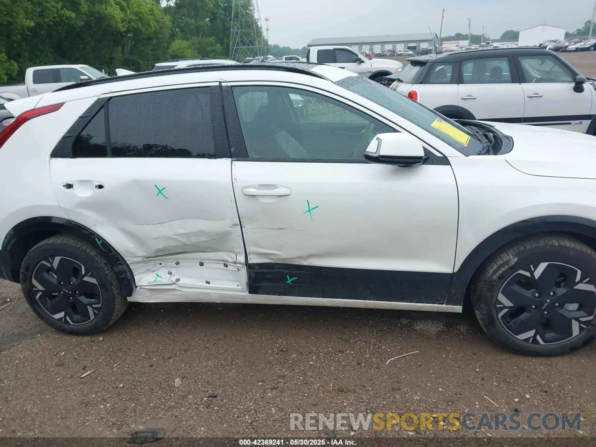 13 Photograph of a damaged car KNDCT3L18R5114581 KIA NIRO EV 2024