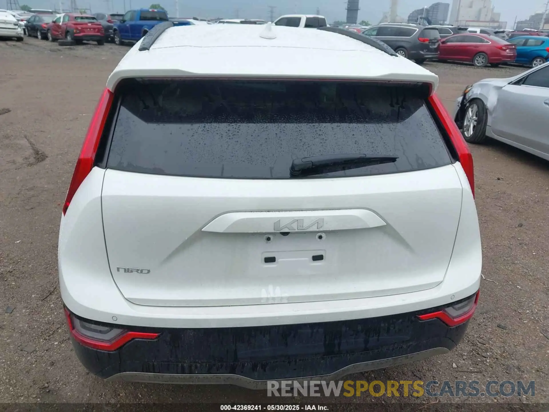 16 Photograph of a damaged car KNDCT3L18R5114581 KIA NIRO EV 2024