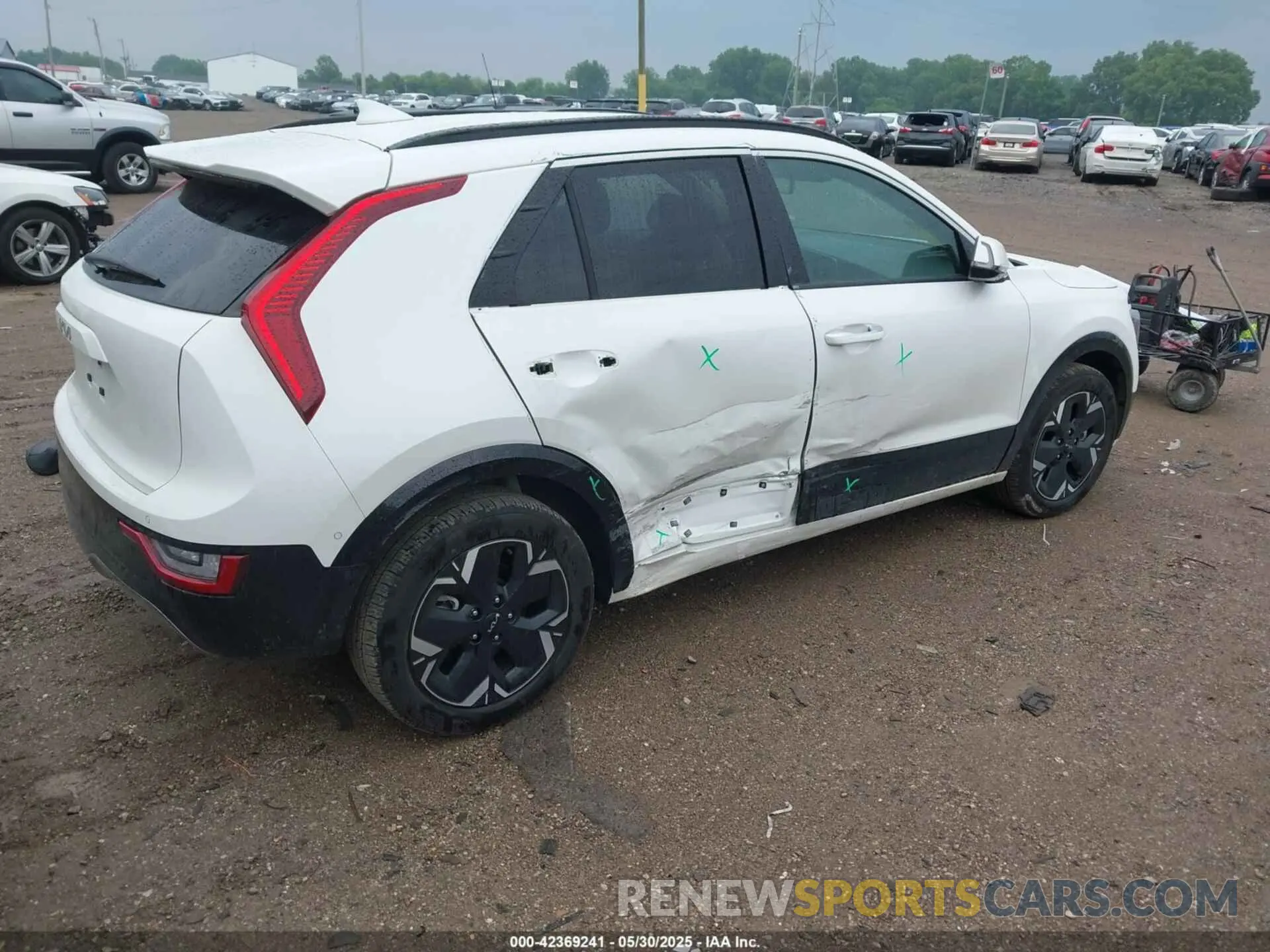 4 Photograph of a damaged car KNDCT3L18R5114581 KIA NIRO EV 2024