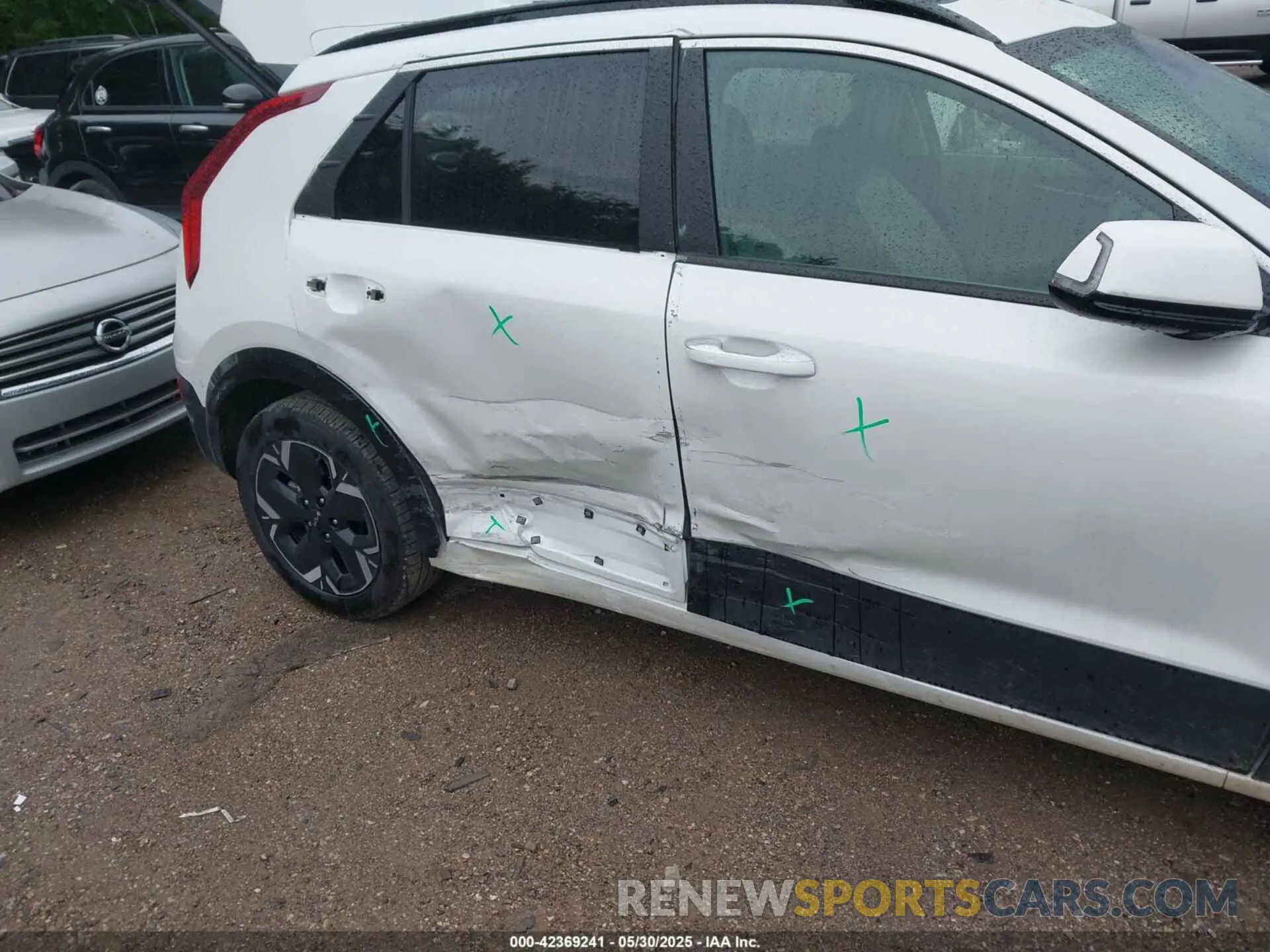 6 Photograph of a damaged car KNDCT3L18R5114581 KIA NIRO EV 2024