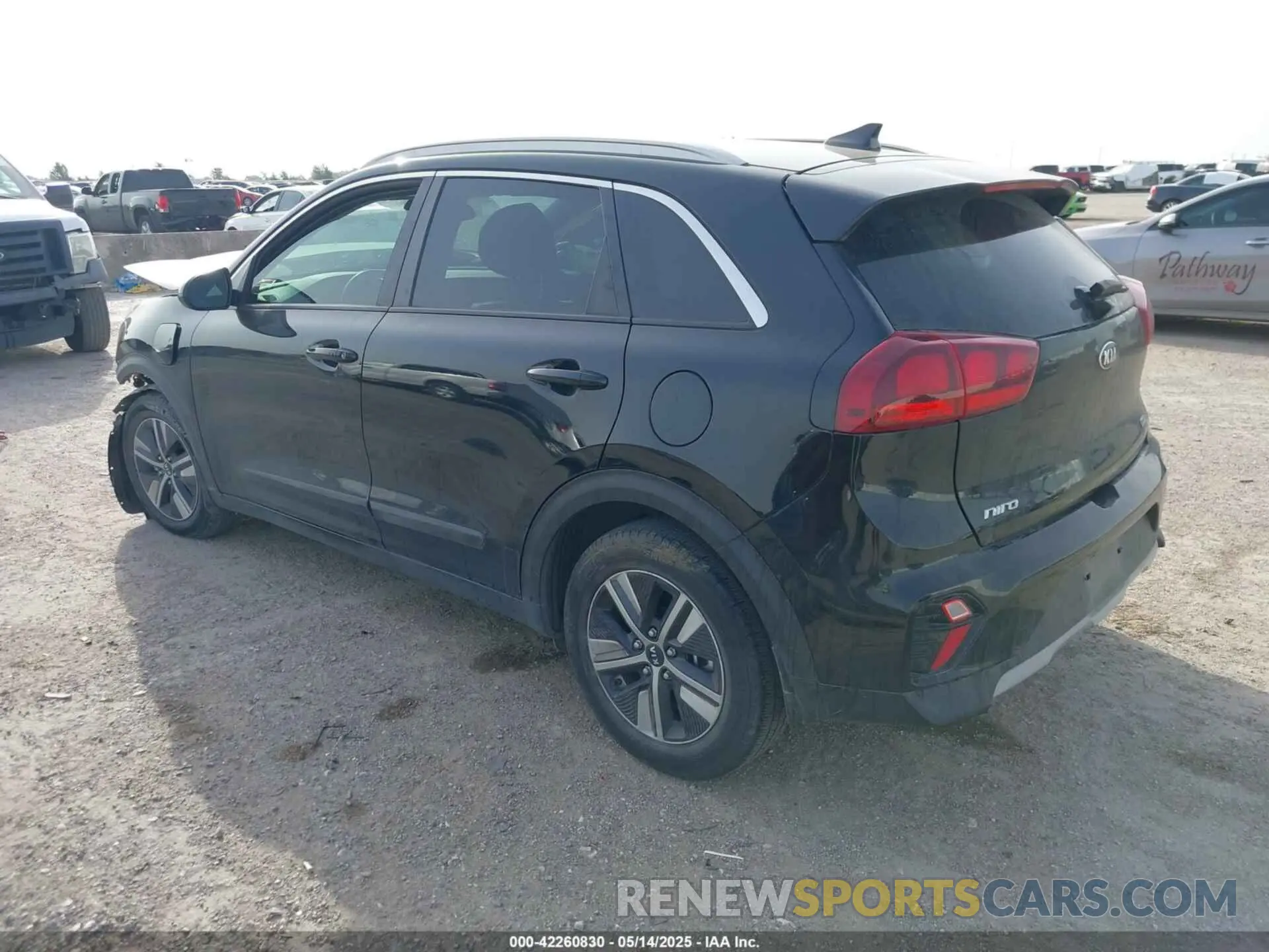 3 Photograph of a damaged car KNDCM3LD5L5391204 KIA NIRO PLUG-IN HYBRID 2020