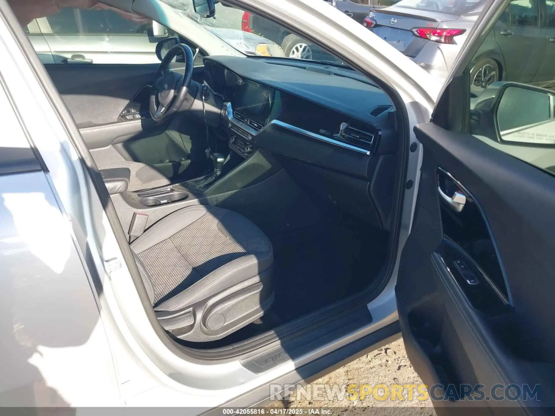 5 Photograph of a damaged car KNDCM3LD7L5406141 KIA NIRO PLUG-IN HYBRID 2020