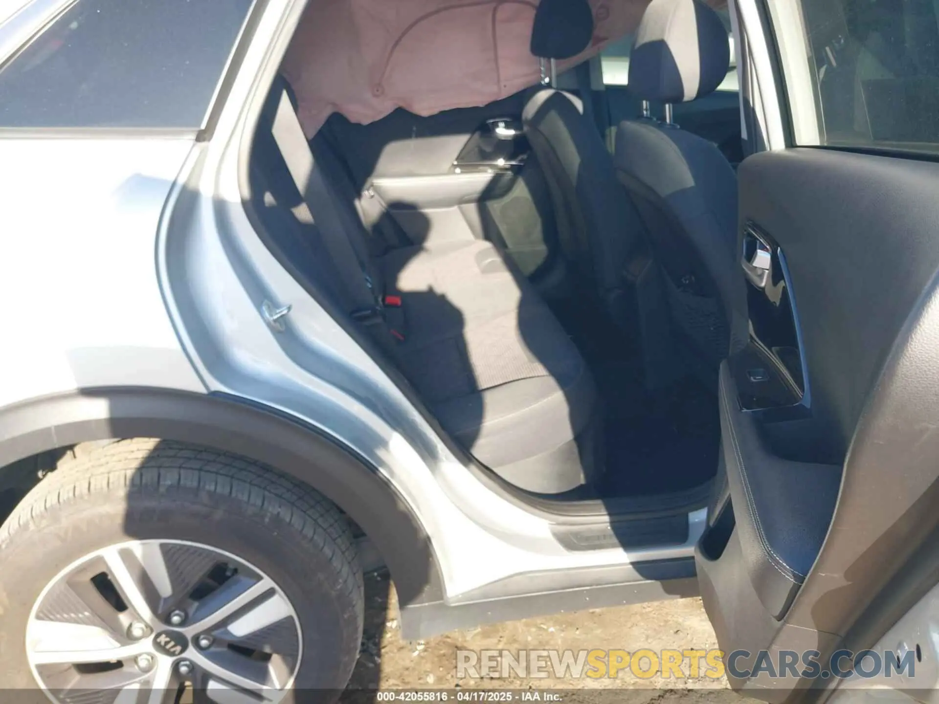 8 Photograph of a damaged car KNDCM3LD7L5406141 KIA NIRO PLUG-IN HYBRID 2020