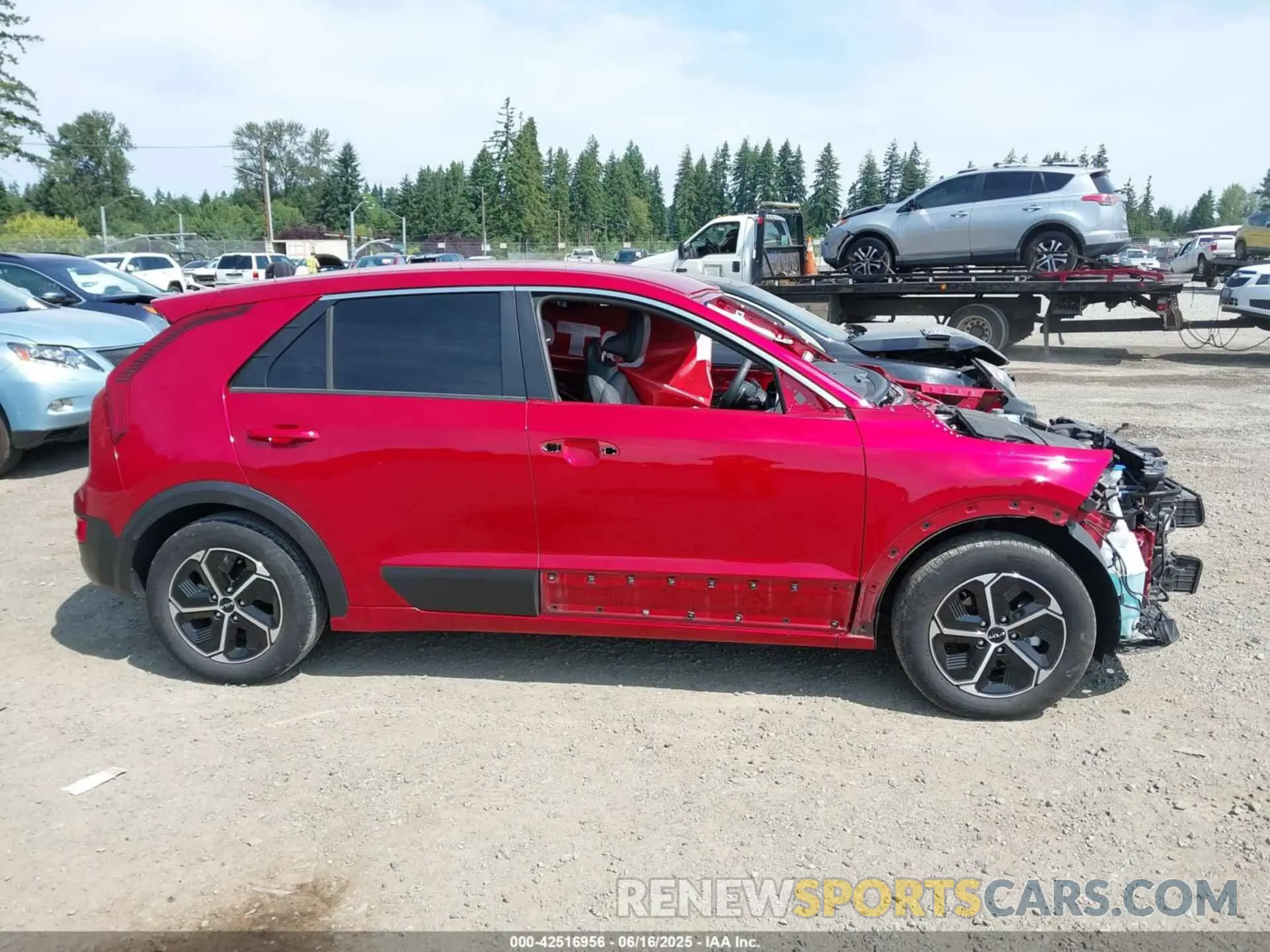 14 Photograph of a damaged car KNDCS3LF0P5063640 KIA NIRO PLUG-IN HYBRID 2023