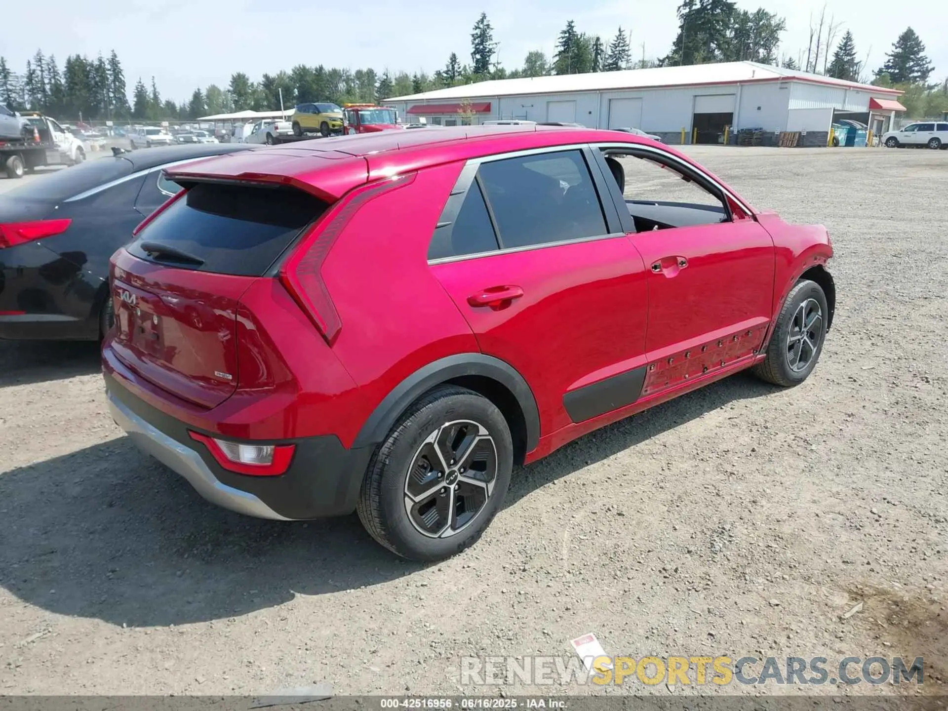4 Photograph of a damaged car KNDCS3LF0P5063640 KIA NIRO PLUG-IN HYBRID 2023