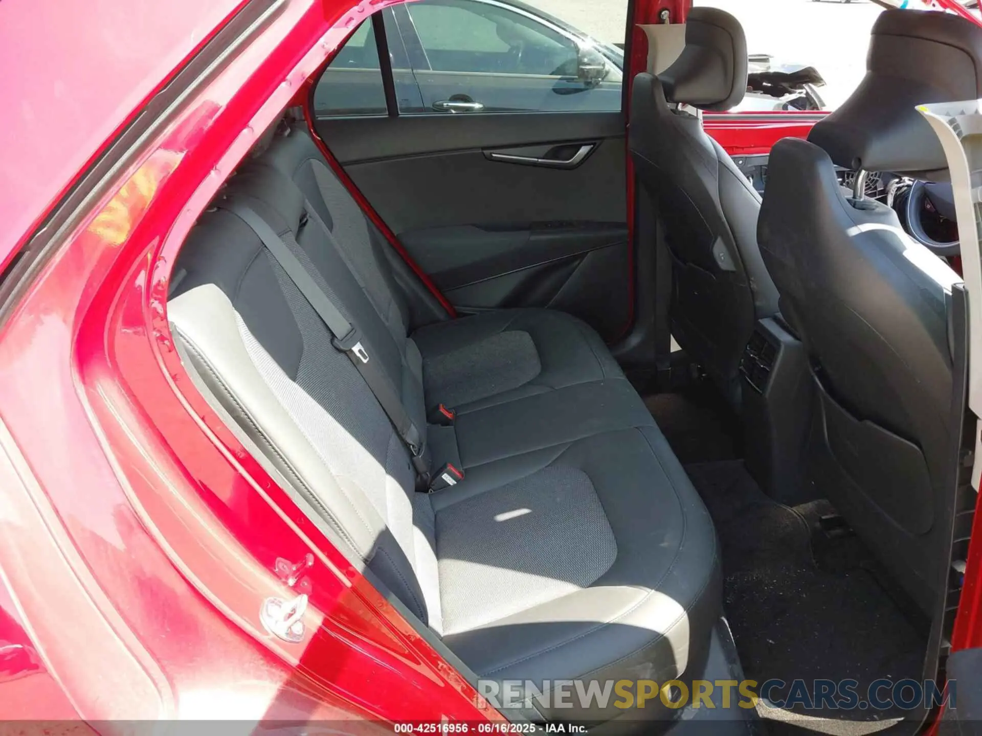 8 Photograph of a damaged car KNDCS3LF0P5063640 KIA NIRO PLUG-IN HYBRID 2023