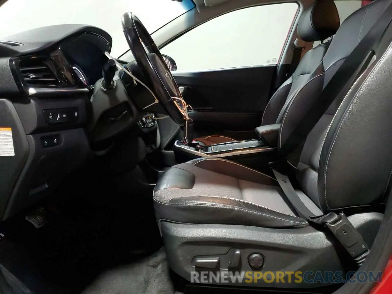 7 Photograph of a damaged car KNDCC3LG8N5160930 KIA NIRO S 2022