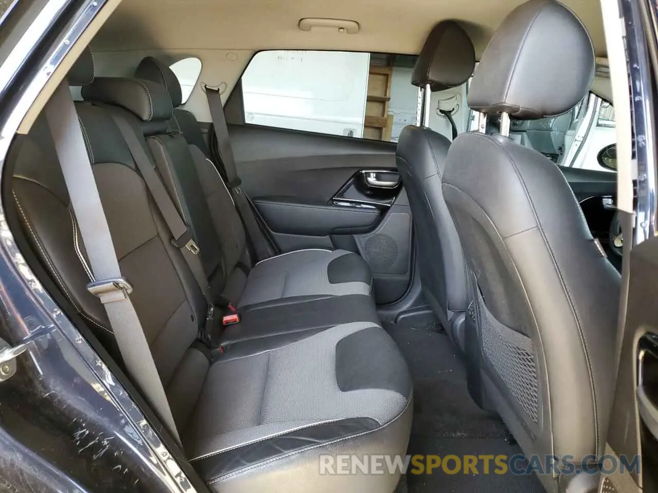 11 Photograph of a damaged car KNDCC3LGXN5134233 KIA NIRO S 2022