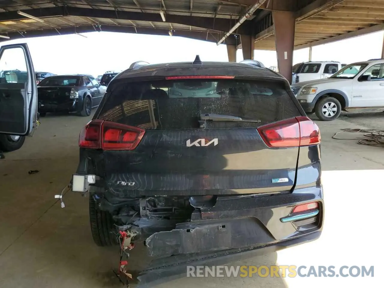 6 Photograph of a damaged car KNDCC3LGXN5134233 KIA NIRO S 2022