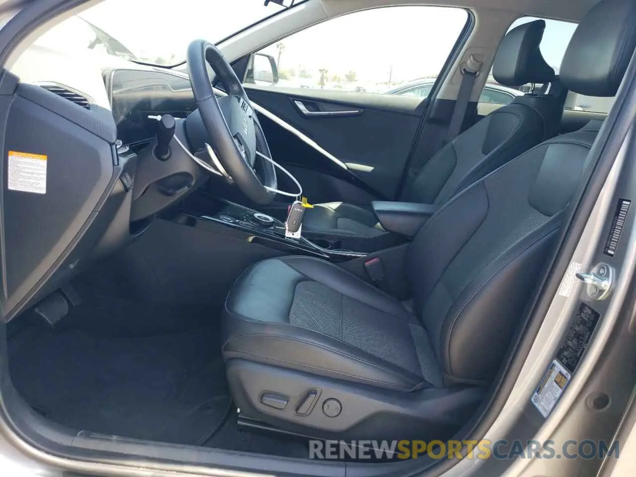 7 Photograph of a damaged car KNDCR3L15P5028236 KIA NIRO WIND 2023