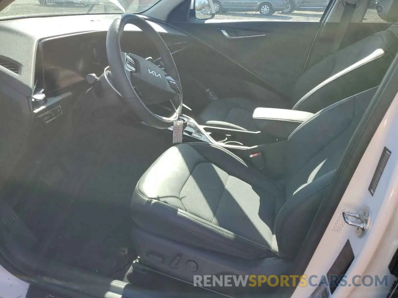 7 Photograph of a damaged car KNDCR3L16P5044896 KIA NIRO WIND 2023