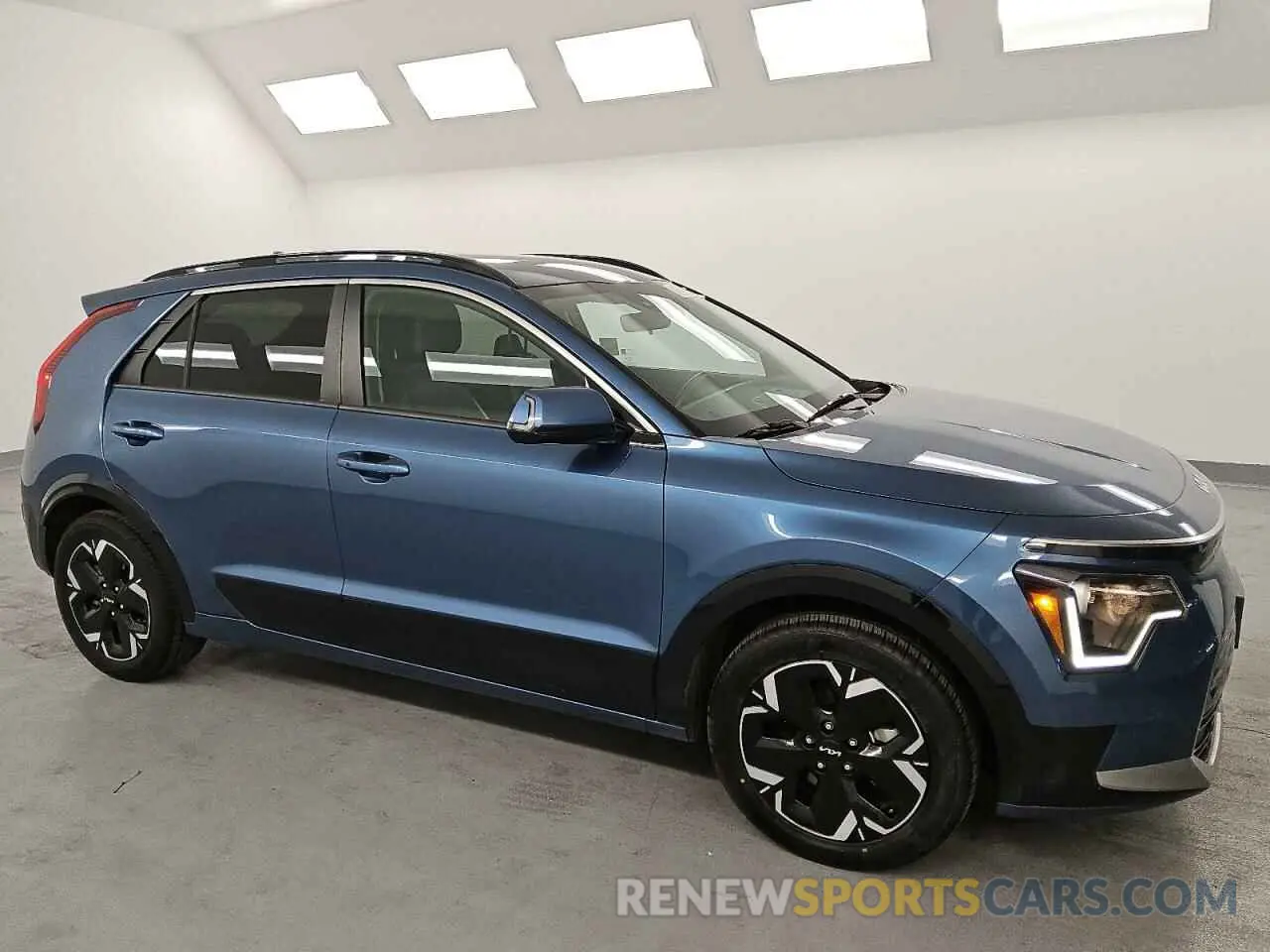 4 Photograph of a damaged car KNDCR3L1XP5036557 KIA NIRO WIND 2023