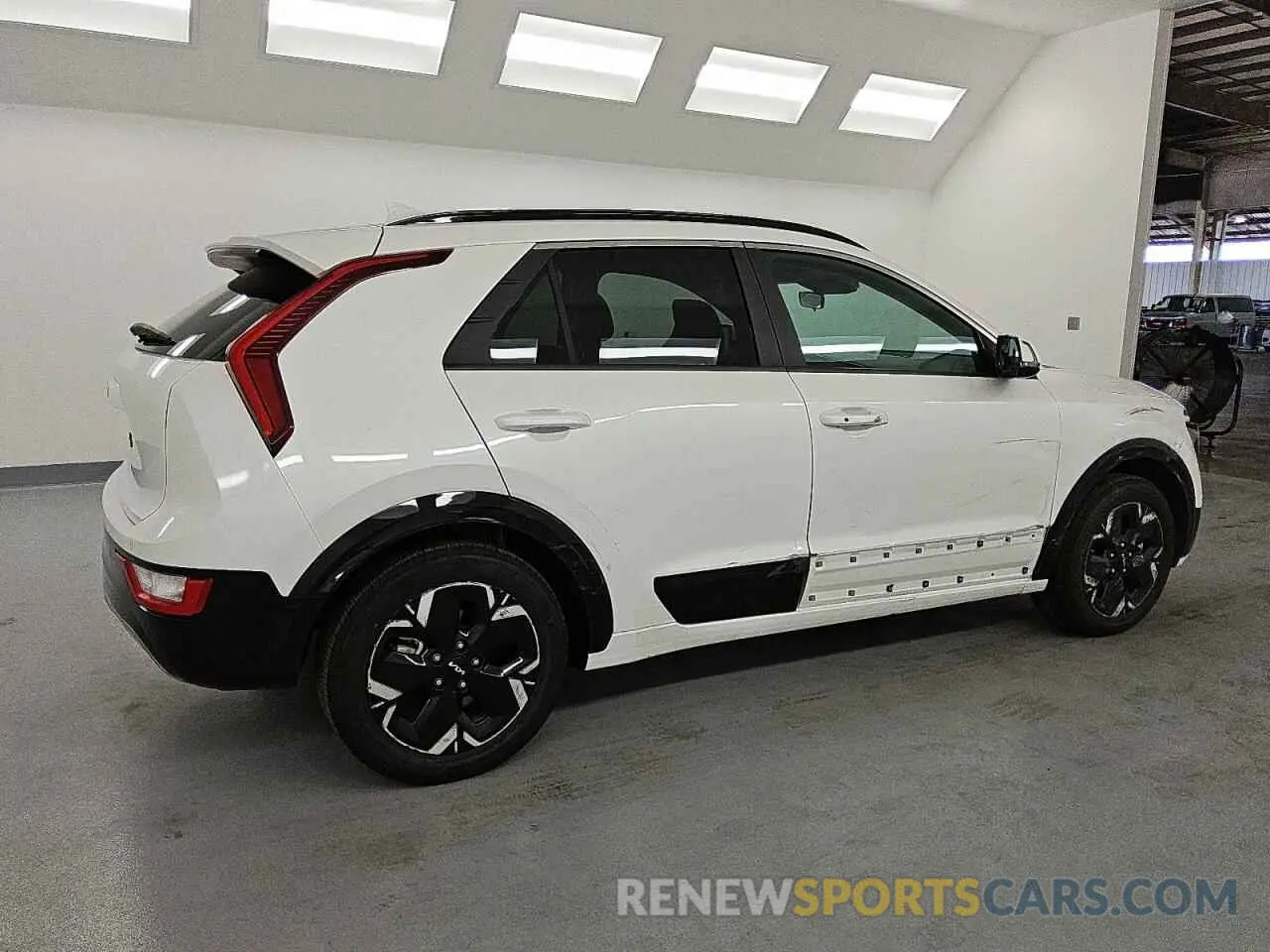 3 Фотография поврежденного автомобиля KNDCR3L13R5110646 KIA NIRO WIND 2024