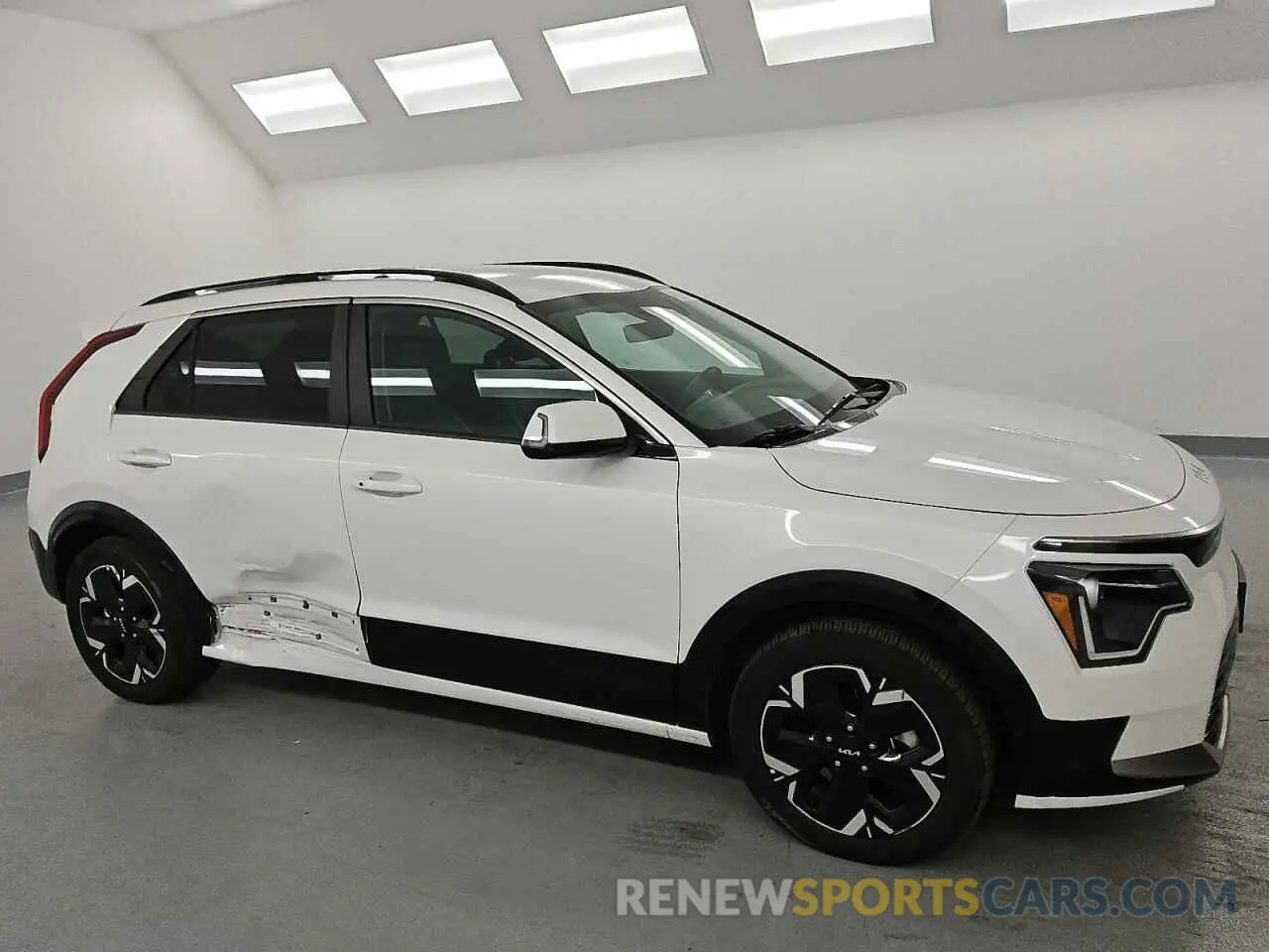4 Photograph of a damaged car KNDCR3L16R5113752 KIA NIRO WIND 2024