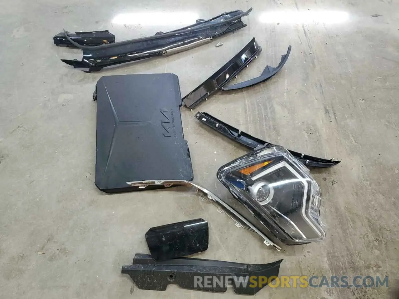 13 Photograph of a damaged car KNDCR3L17R5114036 KIA NIRO WIND 2024