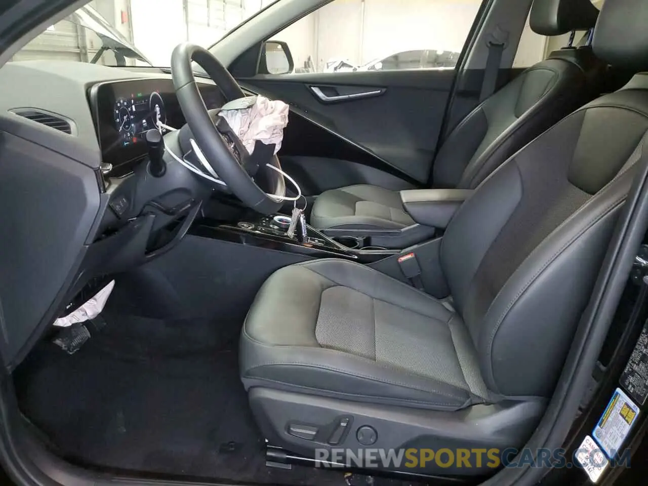 7 Photograph of a damaged car KNDCR3L17R5114036 KIA NIRO WIND 2024
