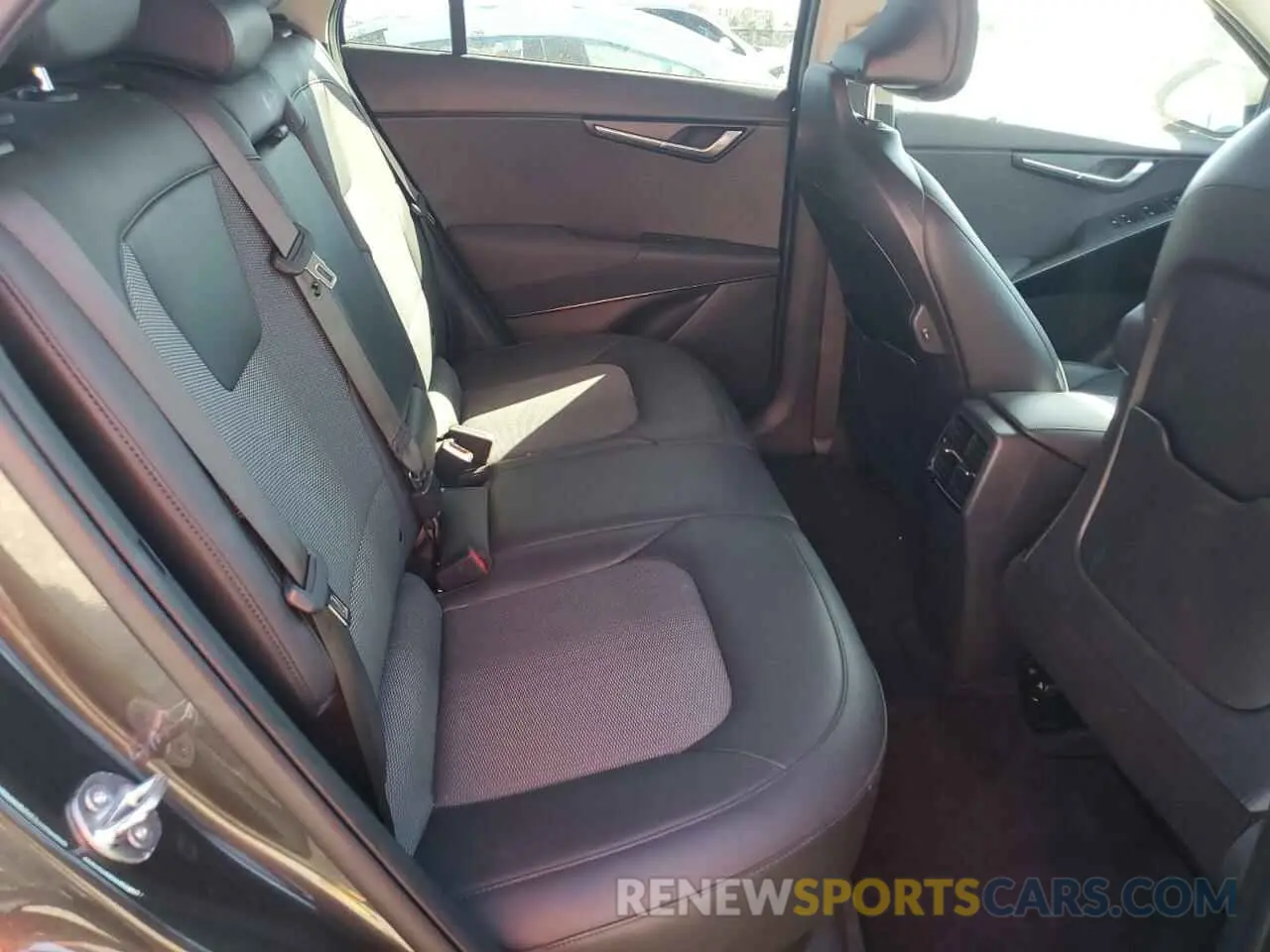10 Photograph of a damaged car KNDCR3L19R5121117 KIA NIRO WIND 2024