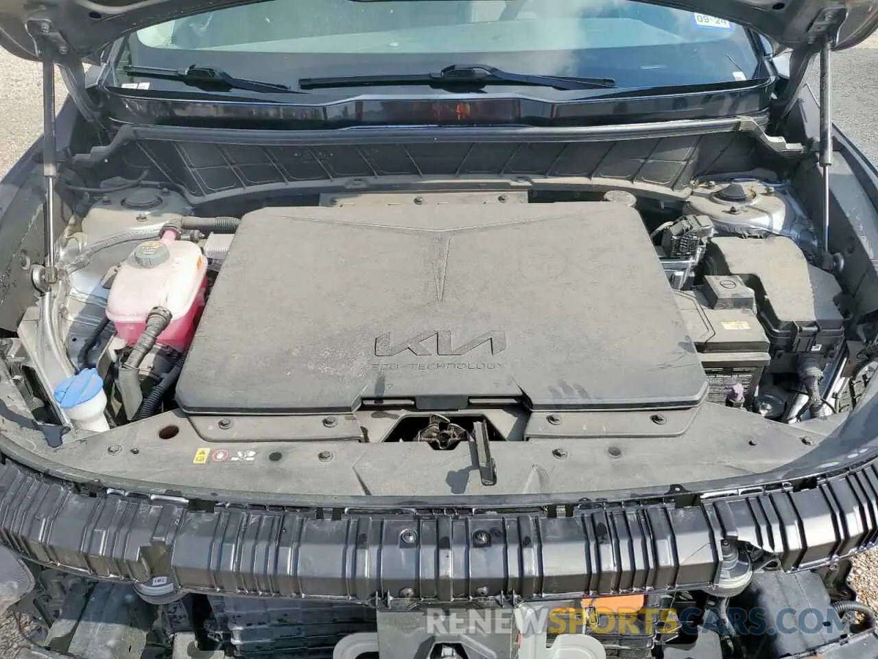 12 Photograph of a damaged car KNDCR3L1XR5086734 KIA NIRO WIND 2024