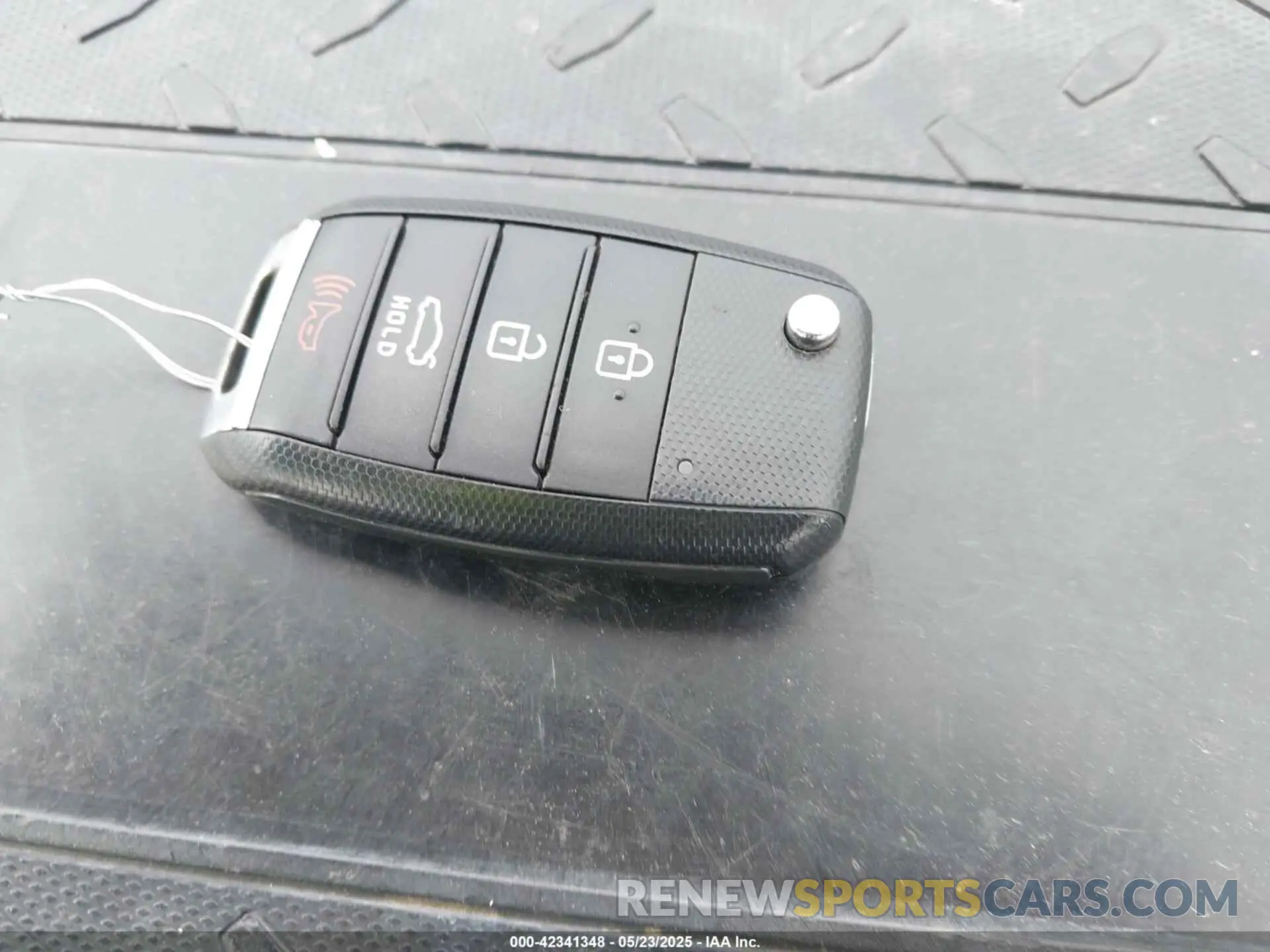 11 Photograph of a damaged car 5XXGT4L30KG280104 KIA OPTIMA 2019
