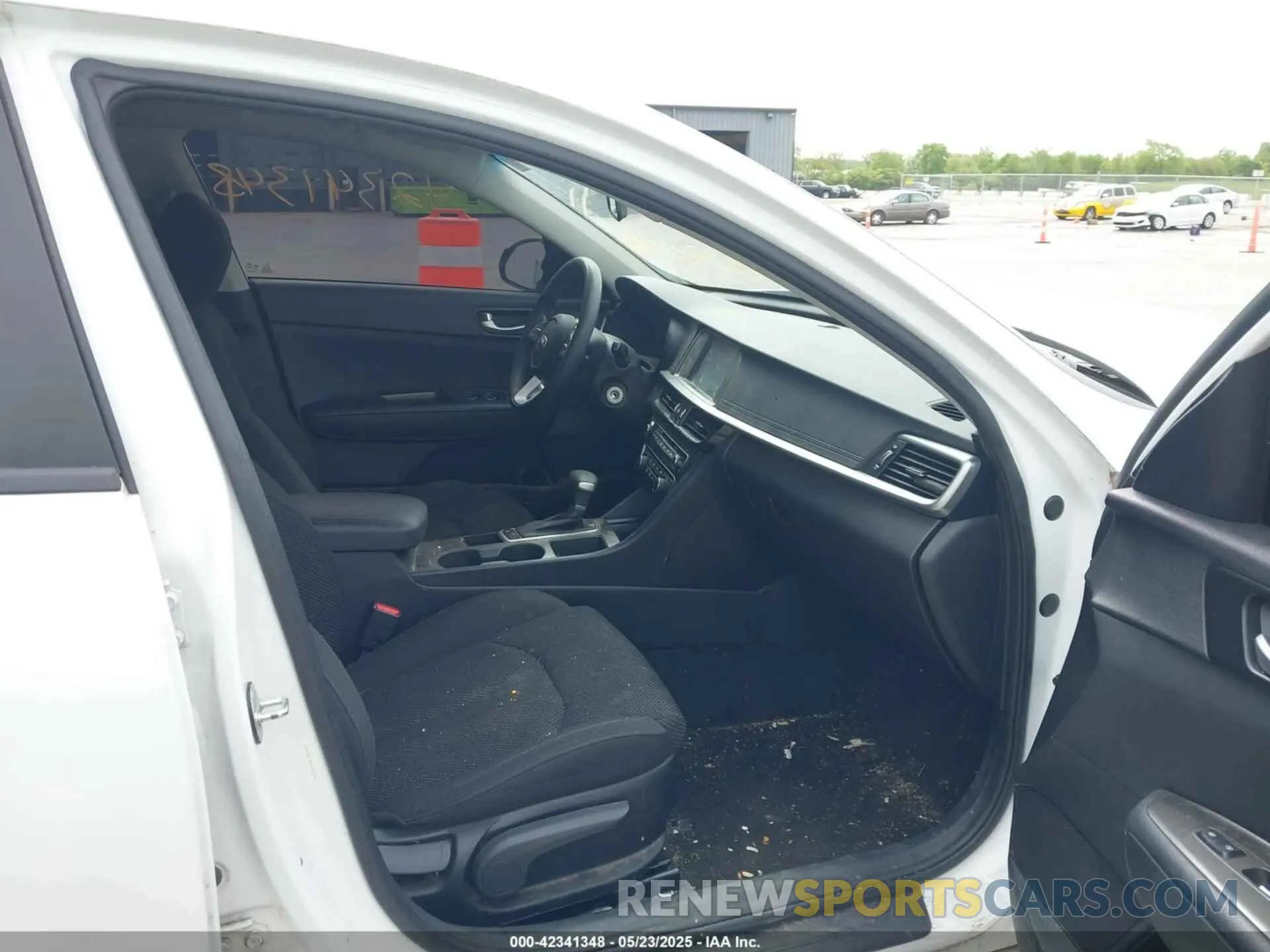 5 Photograph of a damaged car 5XXGT4L30KG280104 KIA OPTIMA 2019