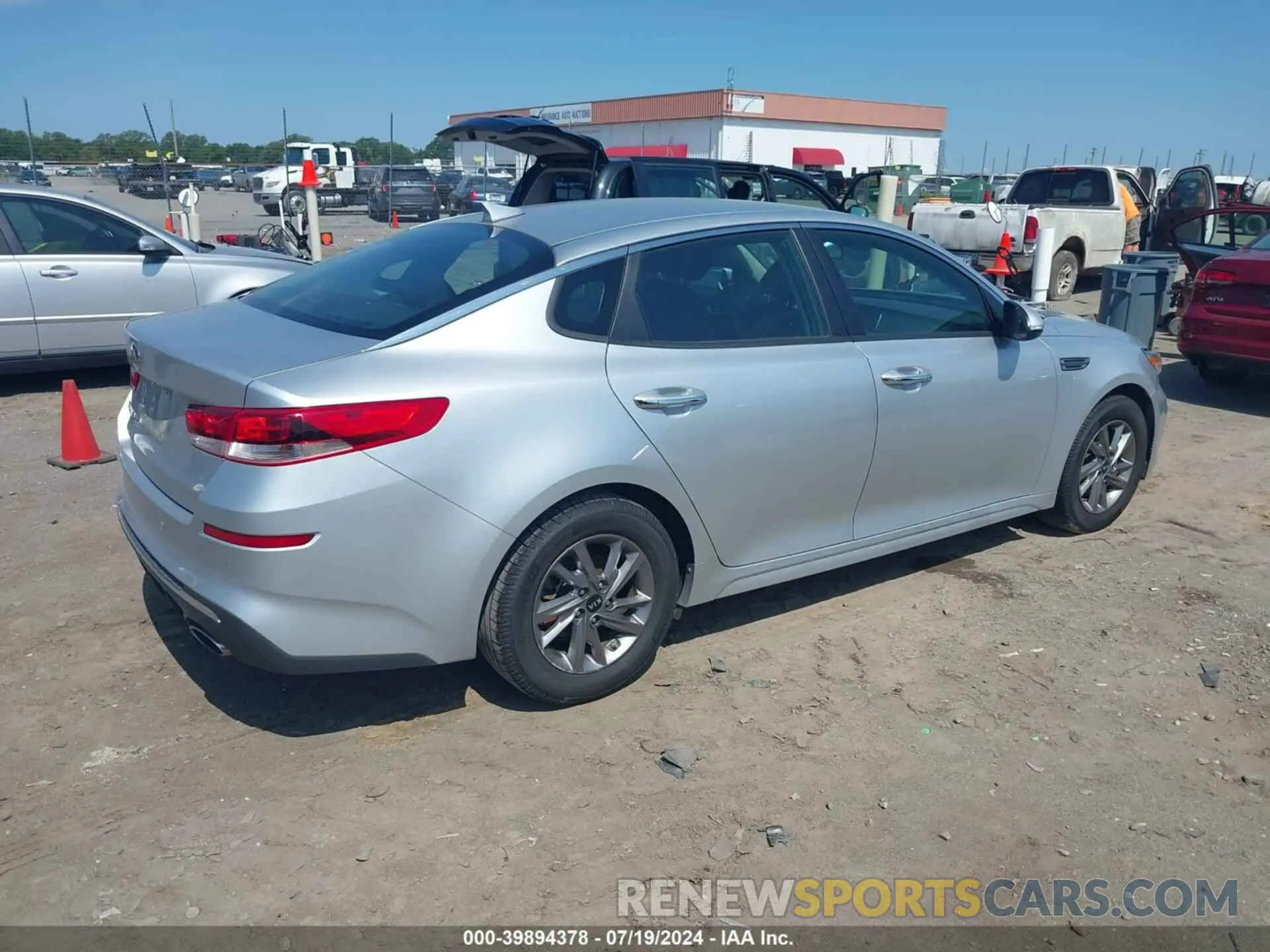 4 Photograph of a damaged car 5XXGT4L30KG293631 KIA OPTIMA 2019