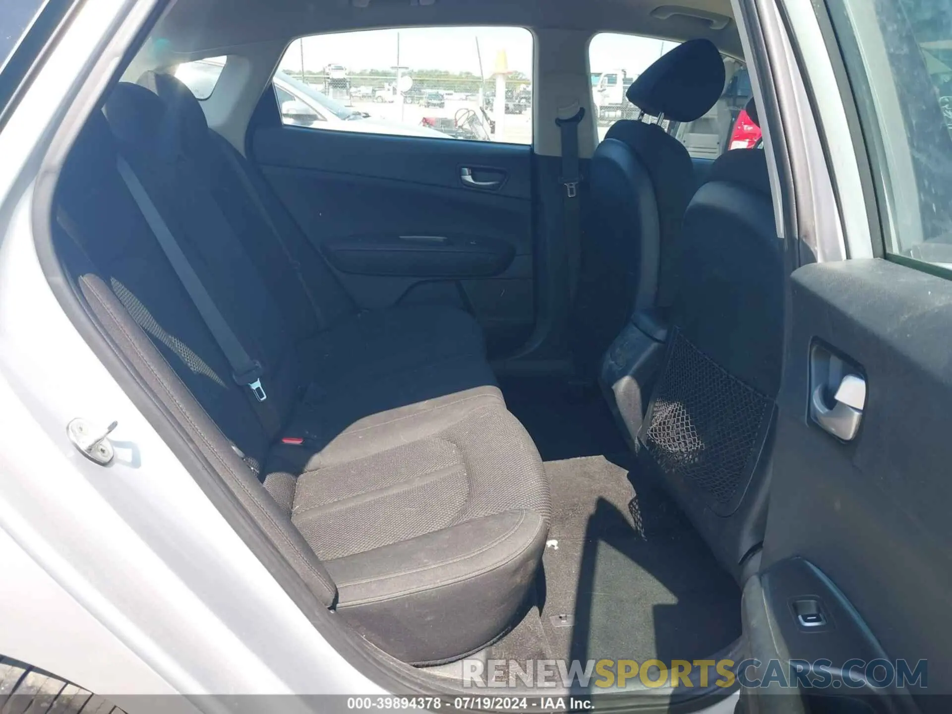 8 Photograph of a damaged car 5XXGT4L30KG293631 KIA OPTIMA 2019