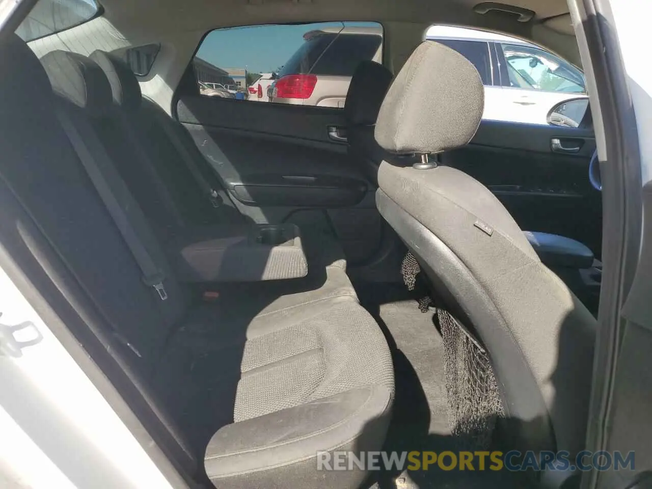 10 Photograph of a damaged car 5XXGT4L30KG312534 KIA OPTIMA 2019