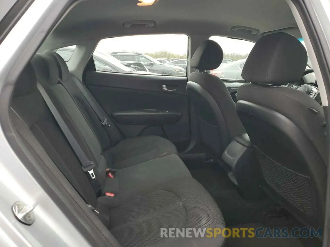 10 Photograph of a damaged car 5XXGT4L30KG318317 KIA OPTIMA 2019