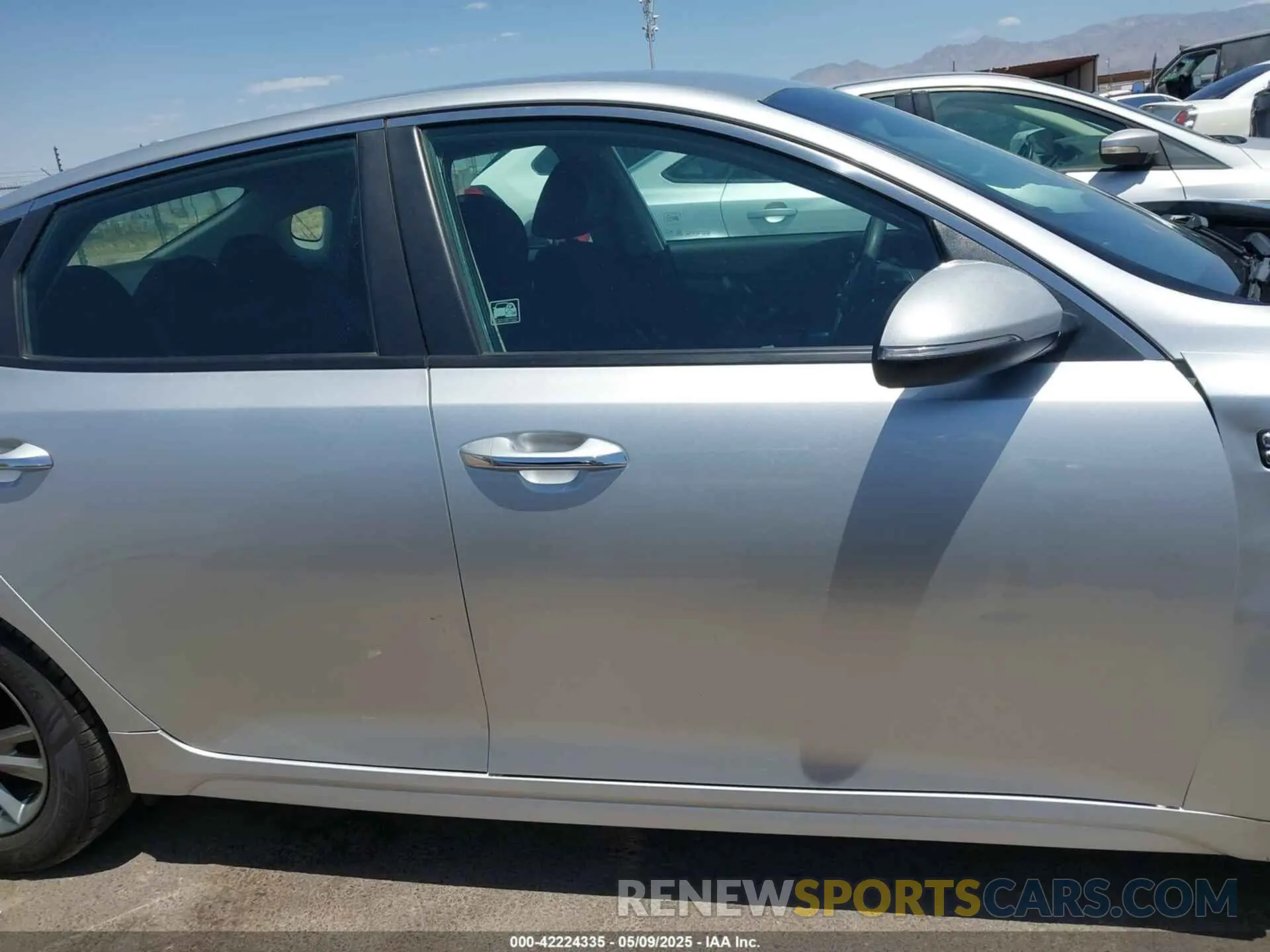 14 Фотография поврежденного автомобиля 5XXGT4L30KG334033 KIA OPTIMA 2019